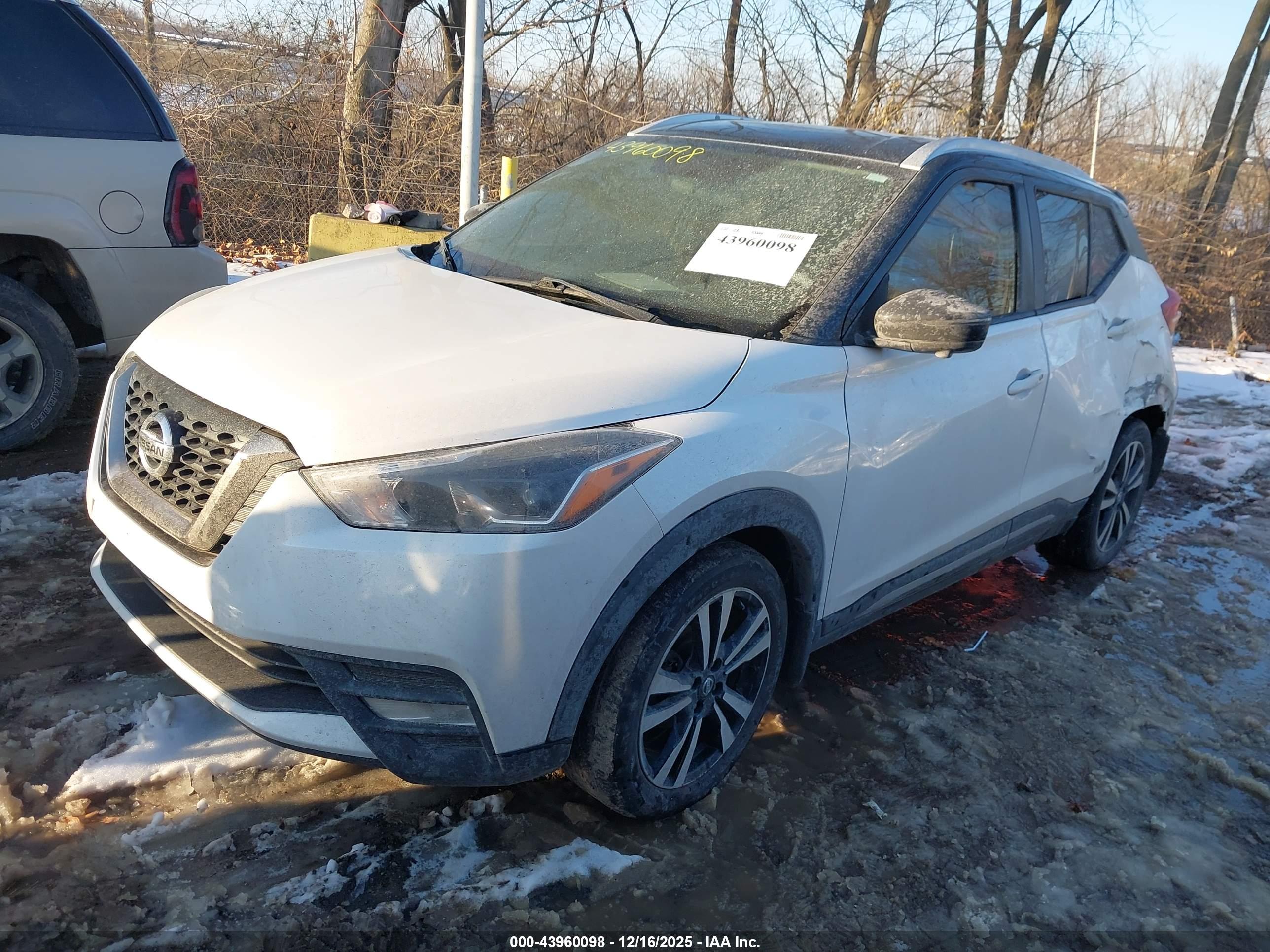 NISSAN KICKS image 2