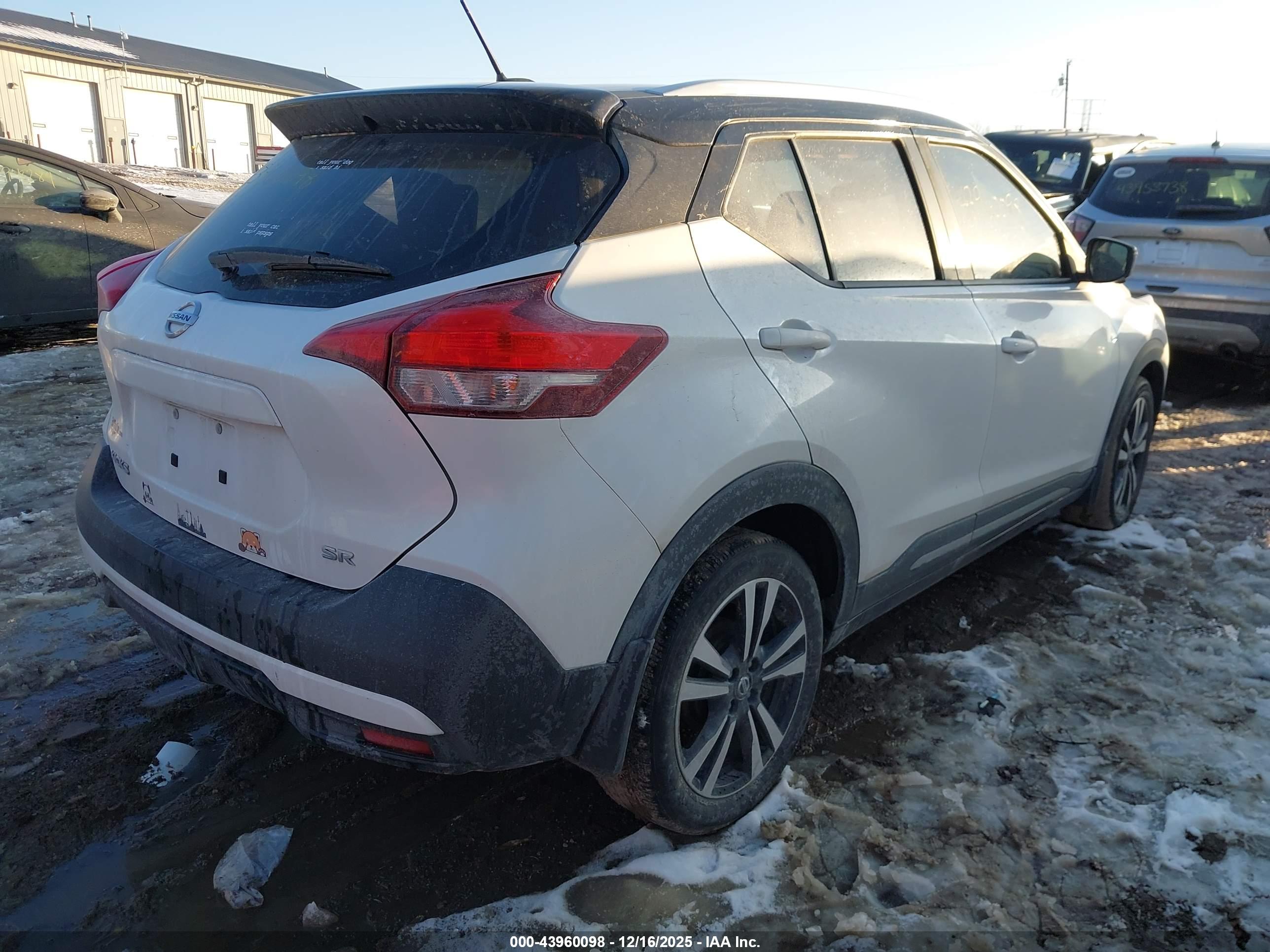 NISSAN KICKS image 4