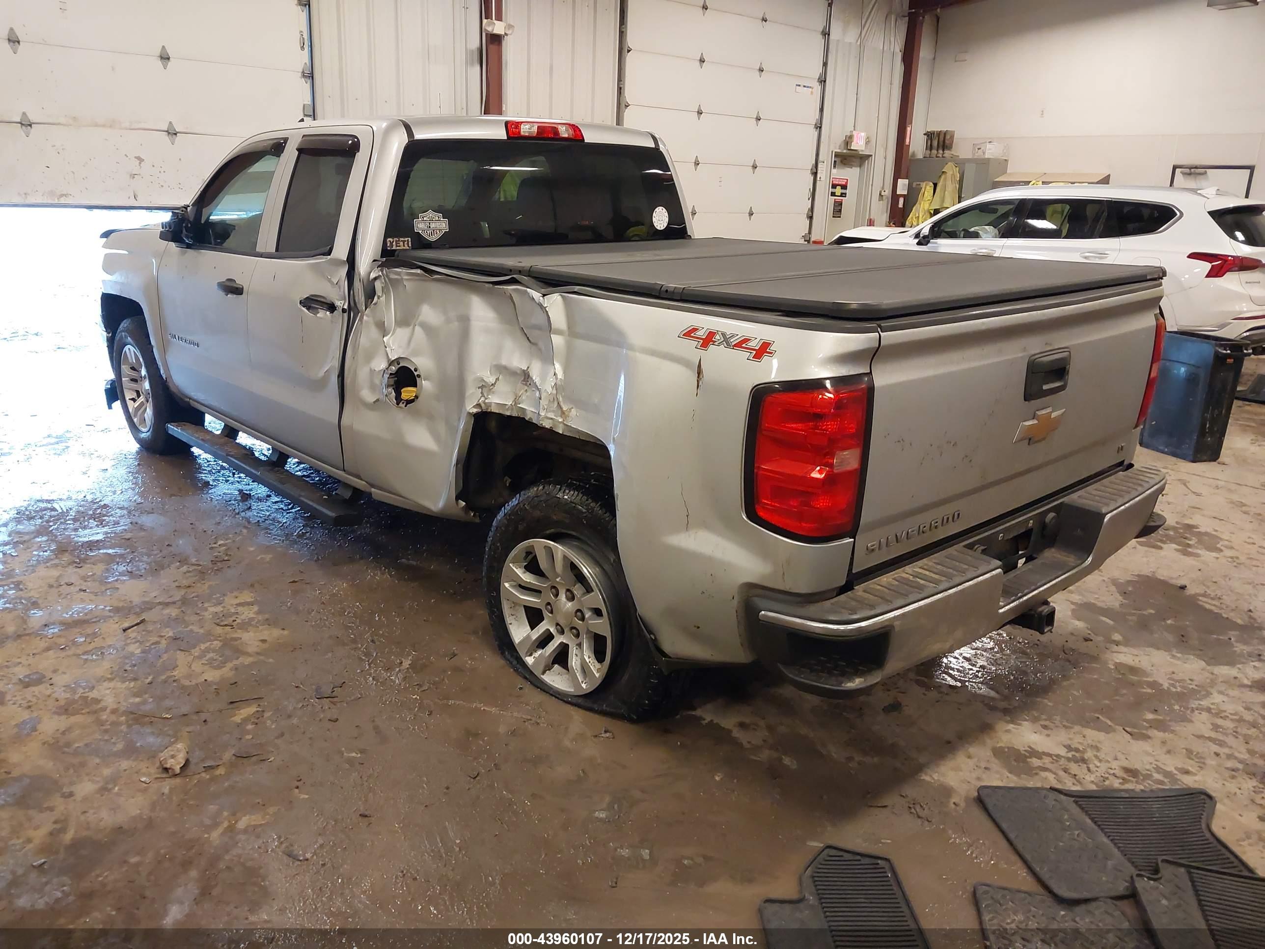 CHEVROLET SILVERADO image 3