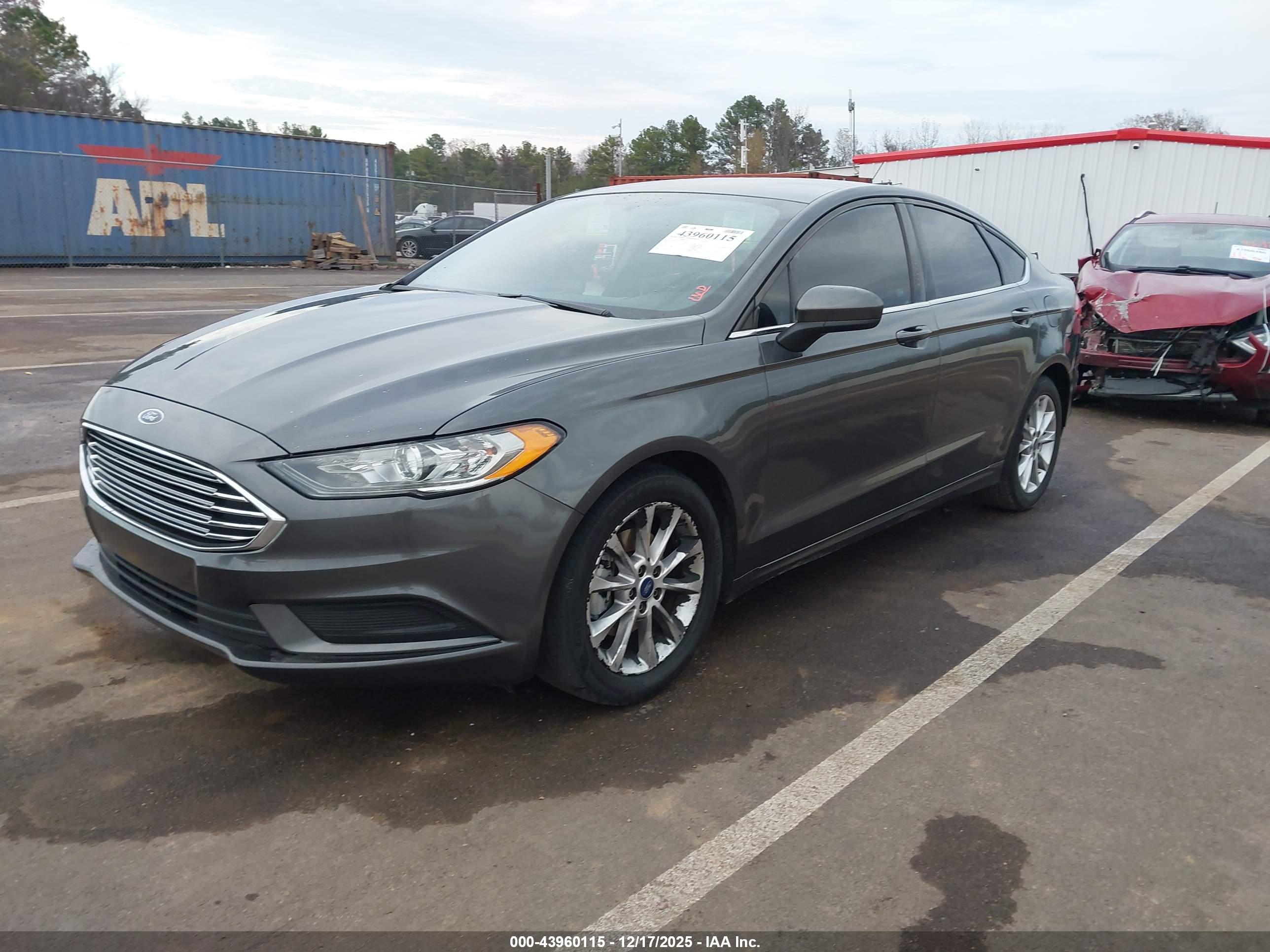 FORD FUSION image 2