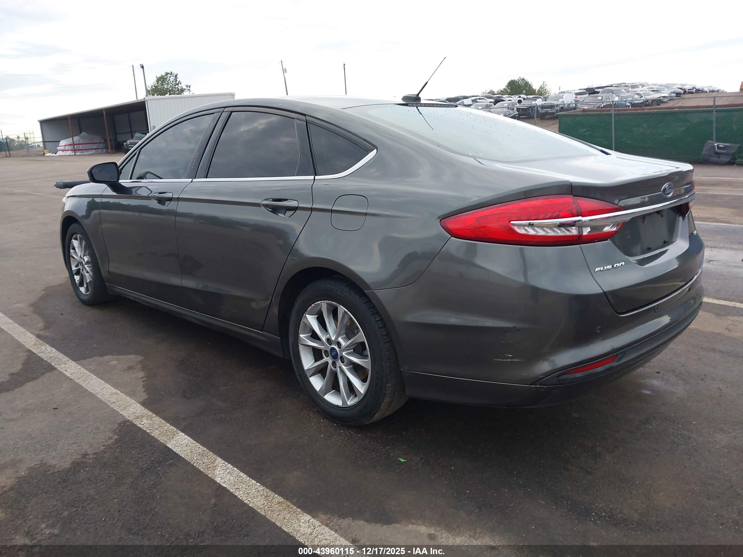 FORD FUSION image 3
