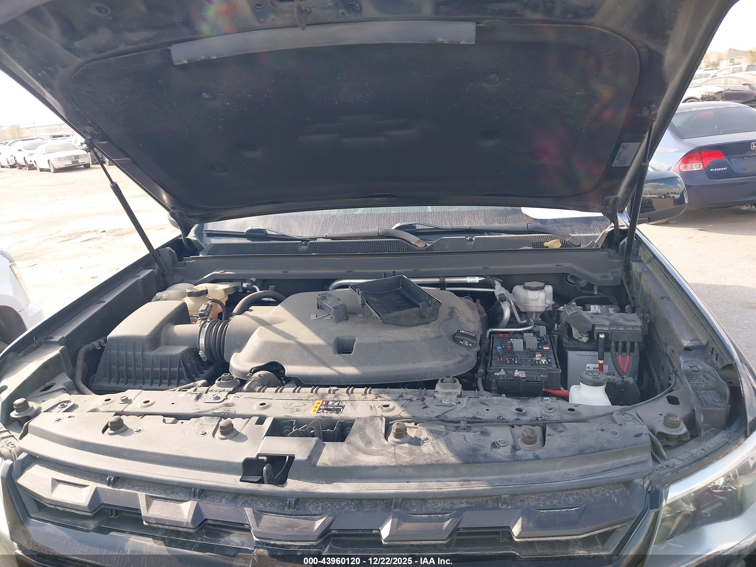 CHEVROLET COLORADO image 10