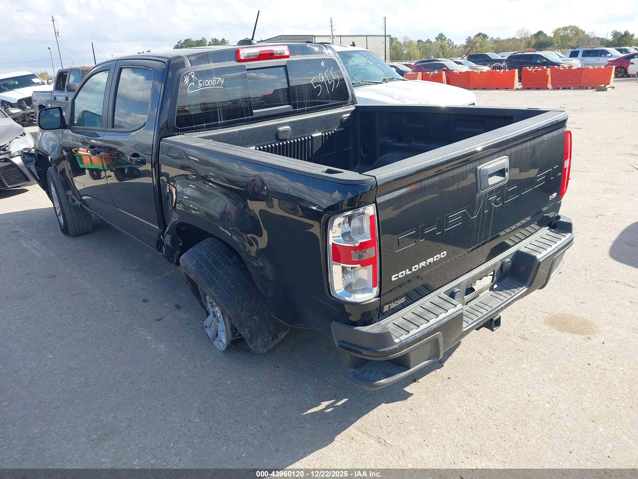 CHEVROLET COLORADO image 3