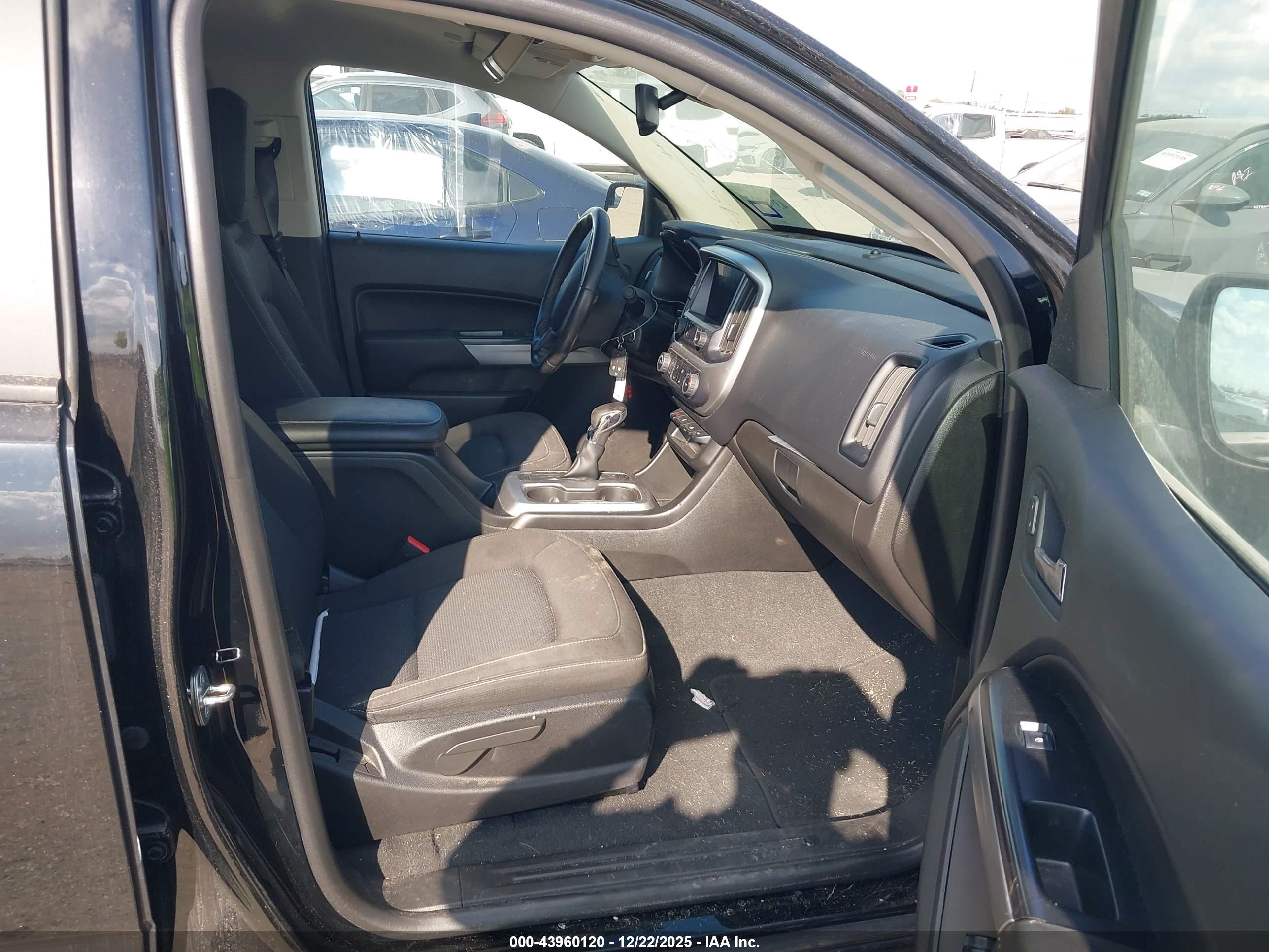 CHEVROLET COLORADO image 5