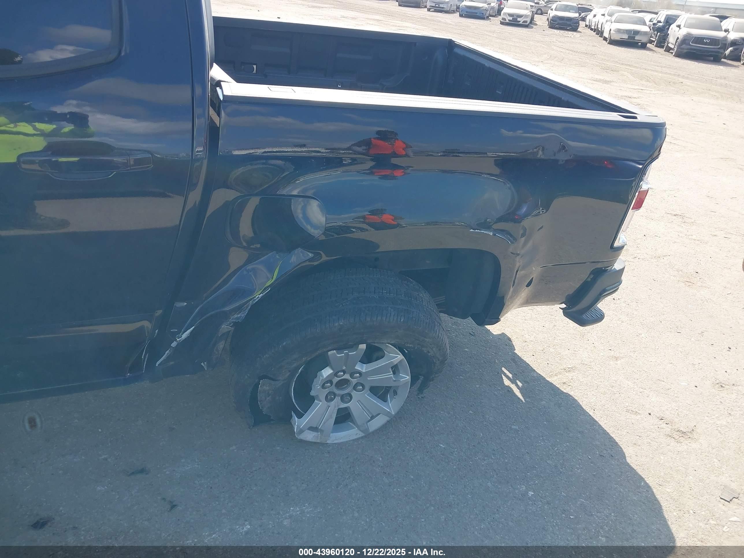 CHEVROLET COLORADO image 6