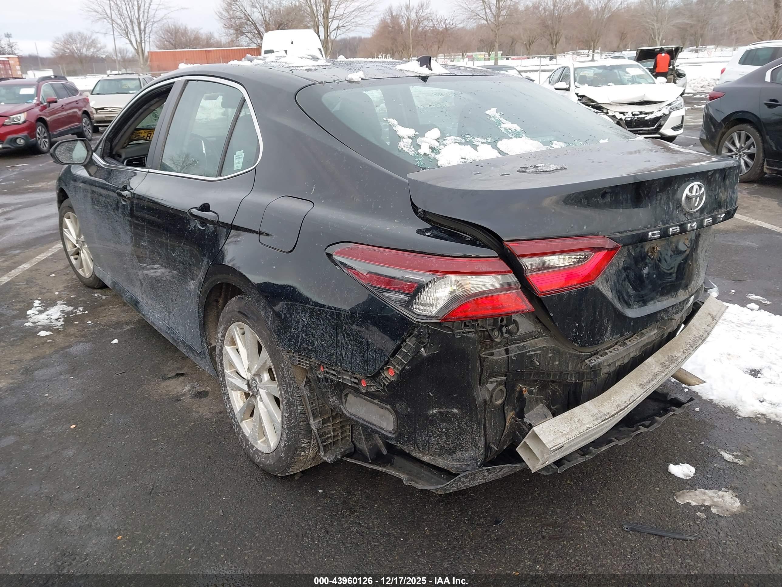TOYOTA CAMRY image 3