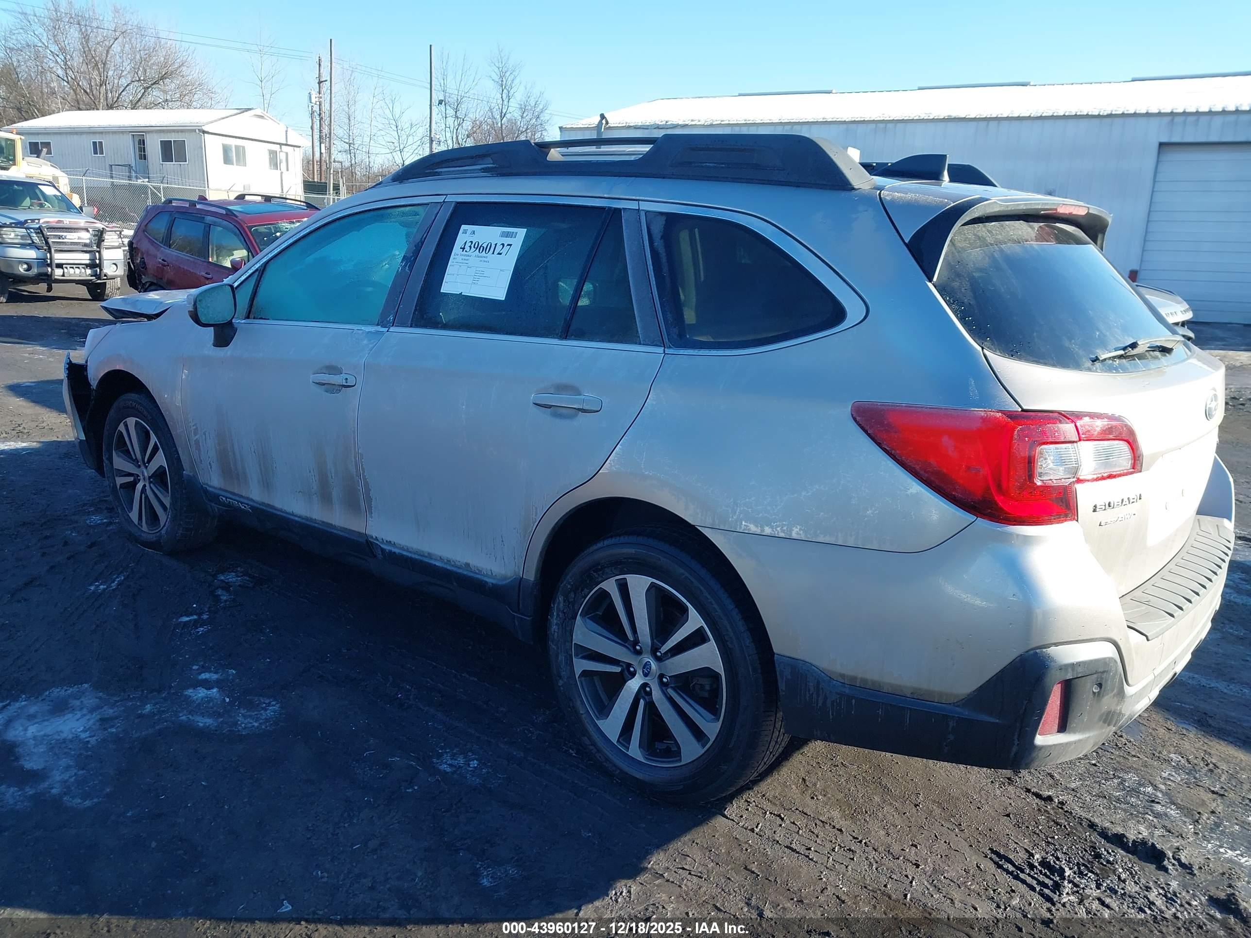 SUBARU OUTBACK image 3