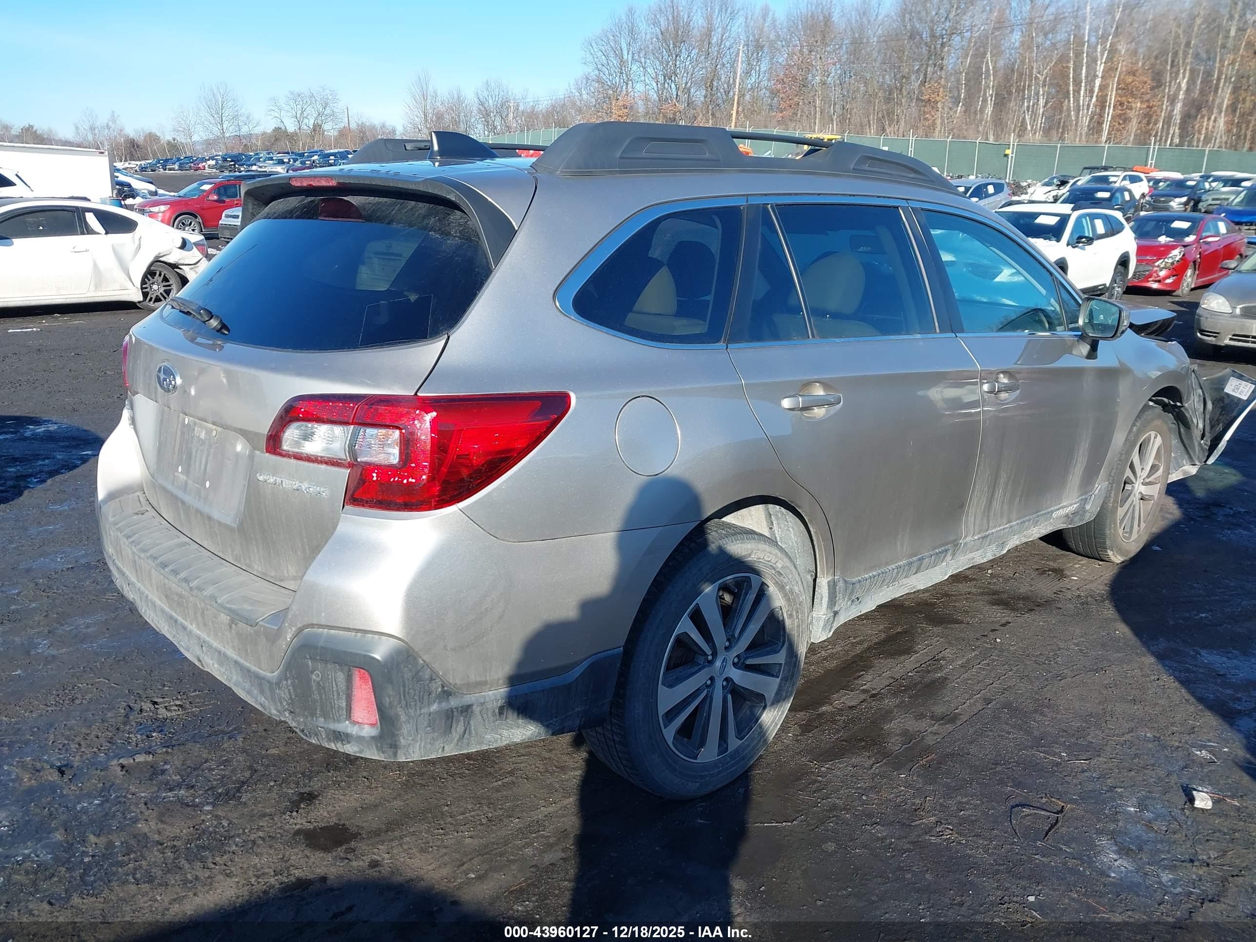 SUBARU OUTBACK image 4