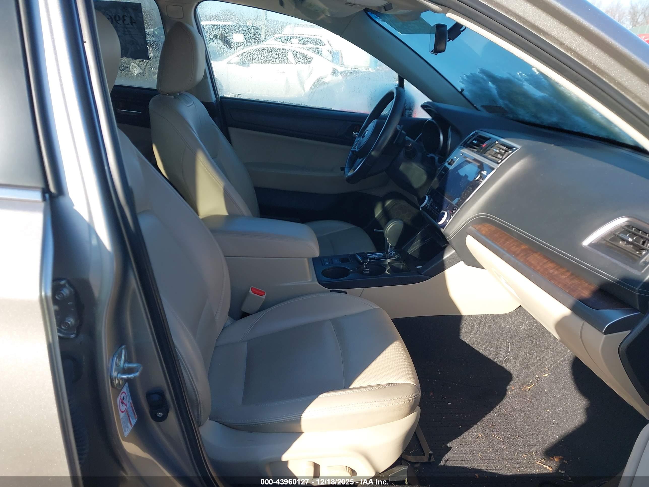 SUBARU OUTBACK image 5