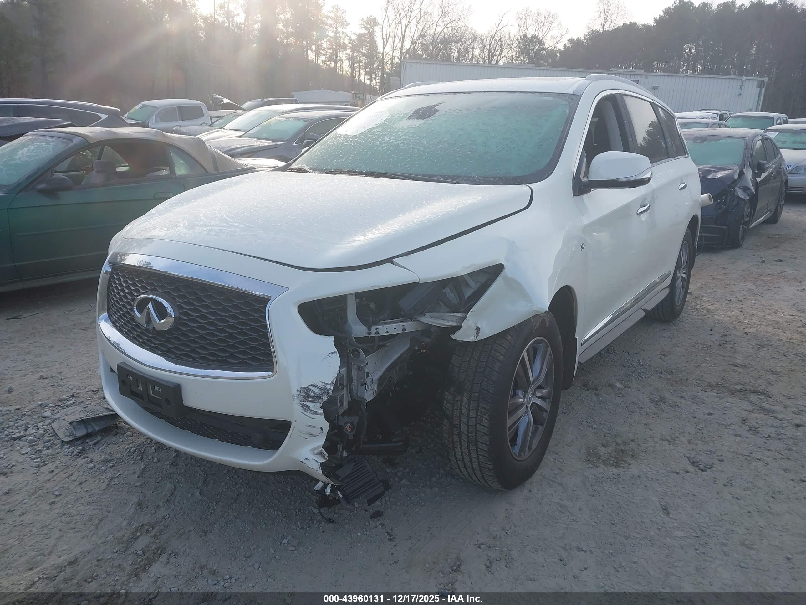 INFINITI QX60 image 2
