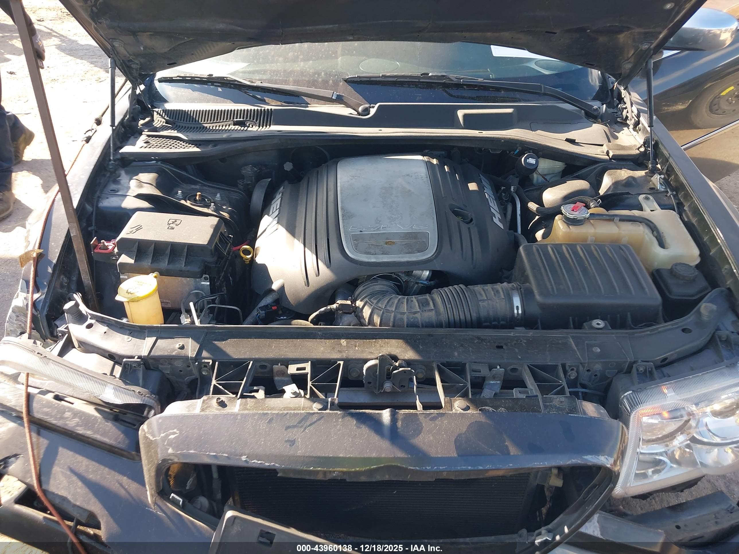 CHRYSLER 300C image 10