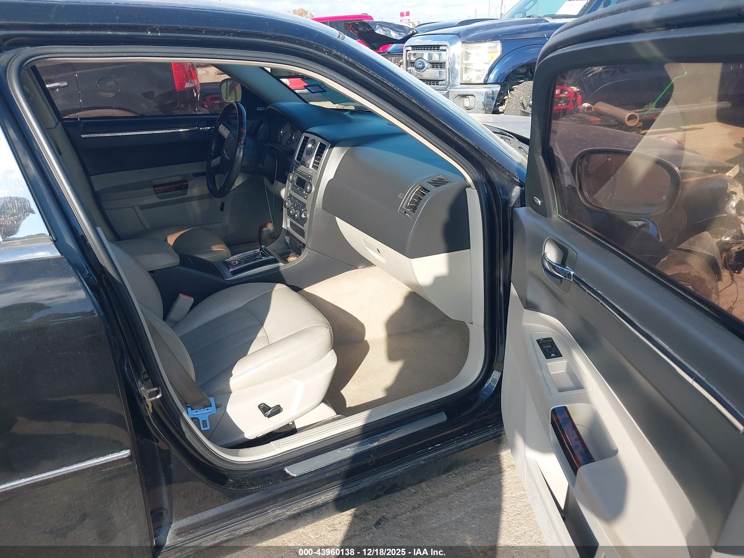 CHRYSLER 300C image 5