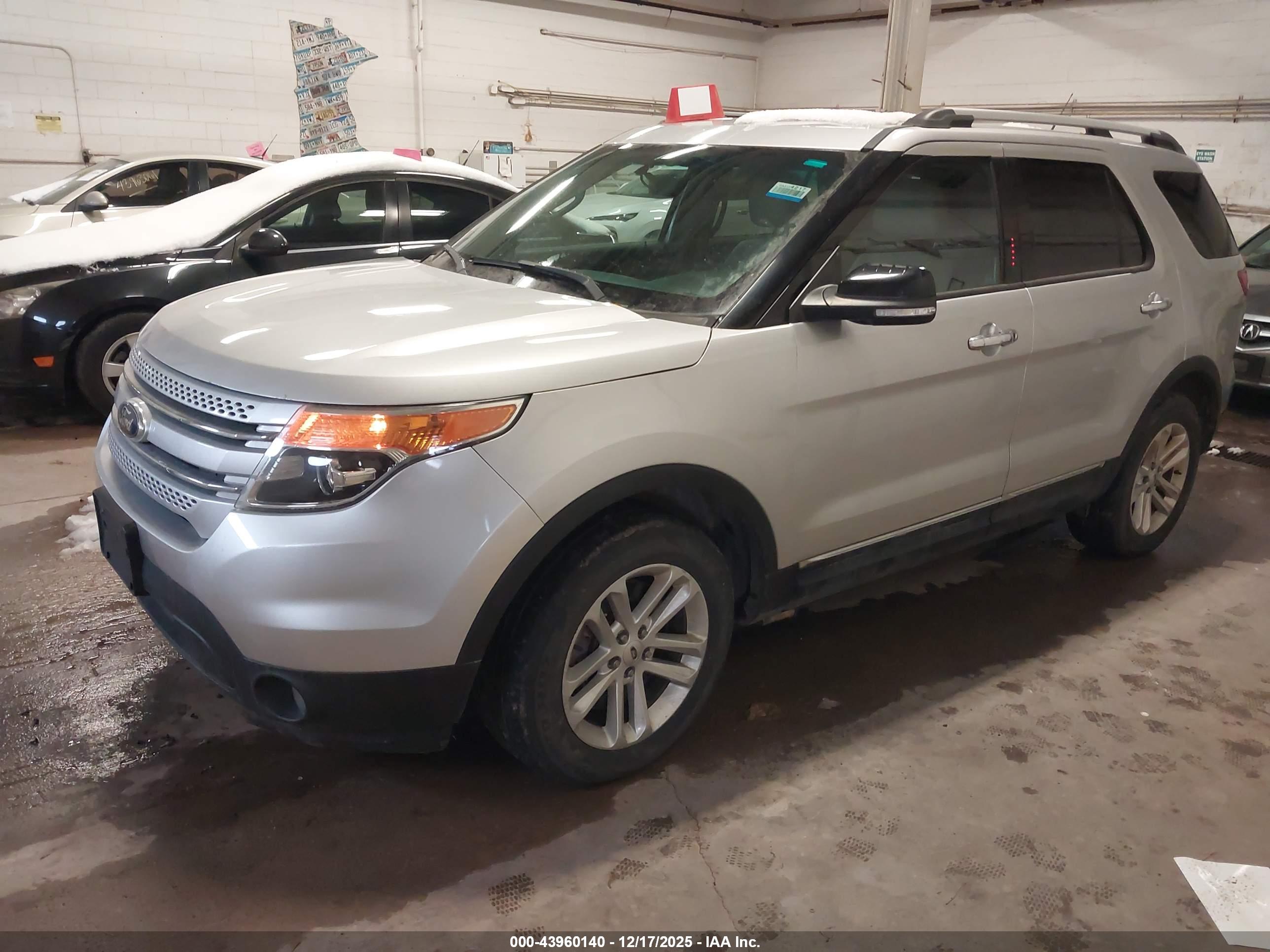 FORD EXPLORER image 2