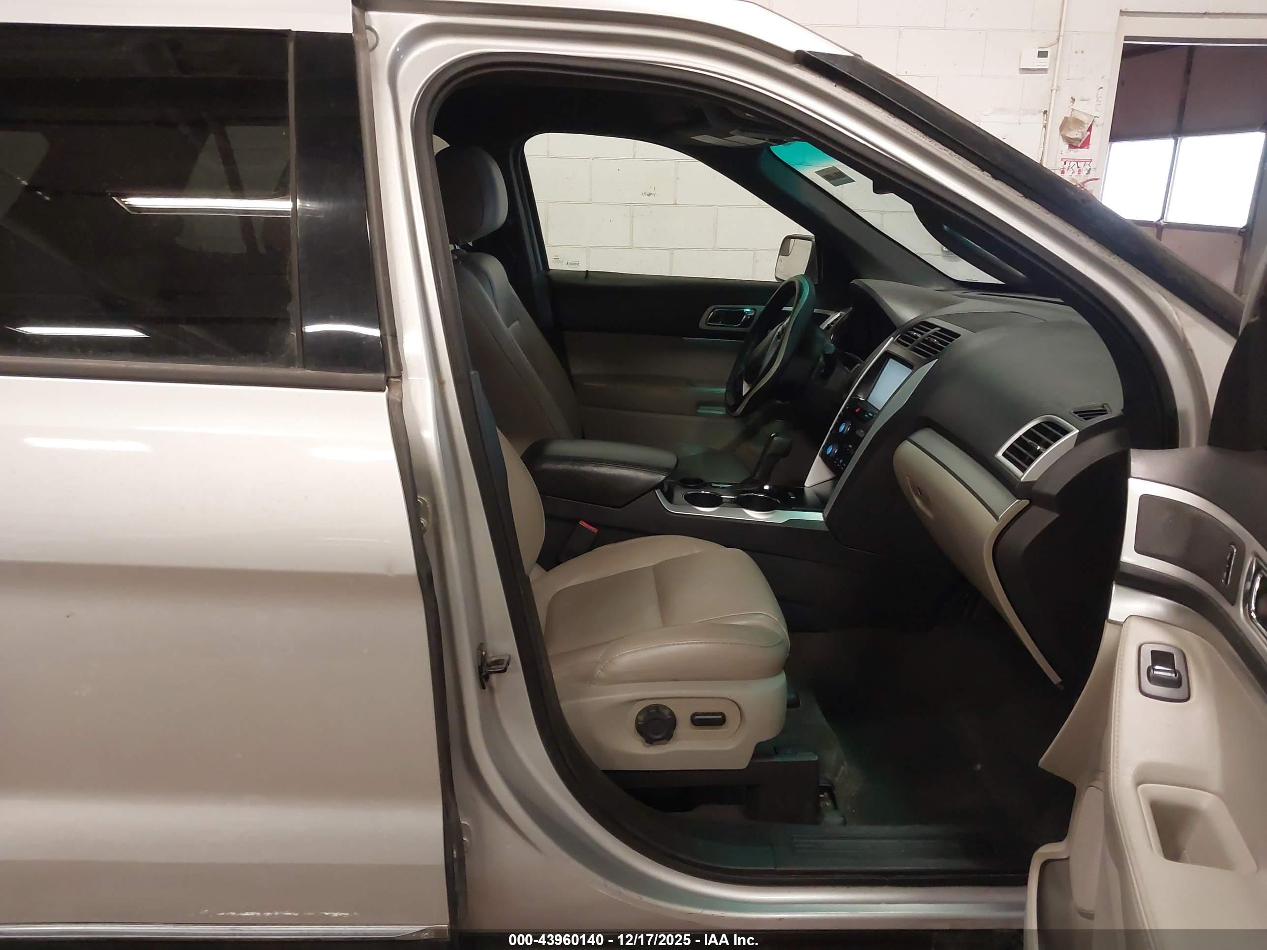 FORD EXPLORER image 5
