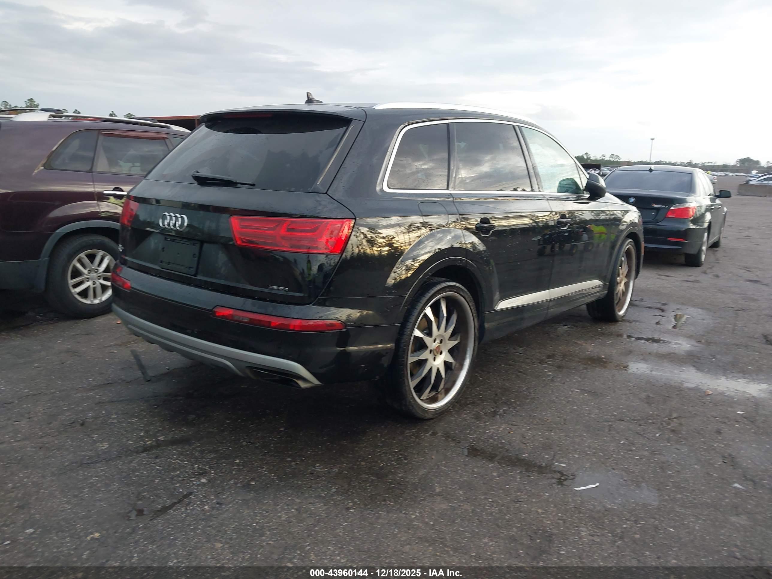 AUDI Q7 image 4
