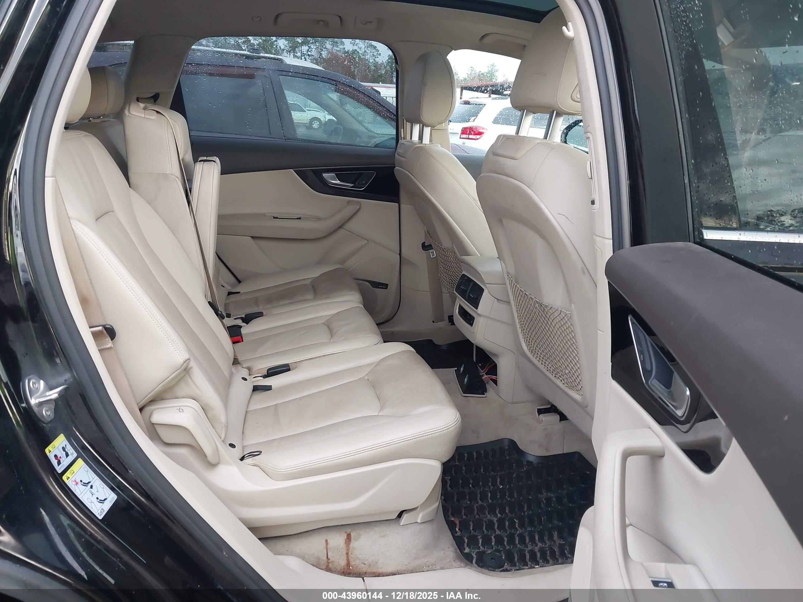 AUDI Q7 image 8
