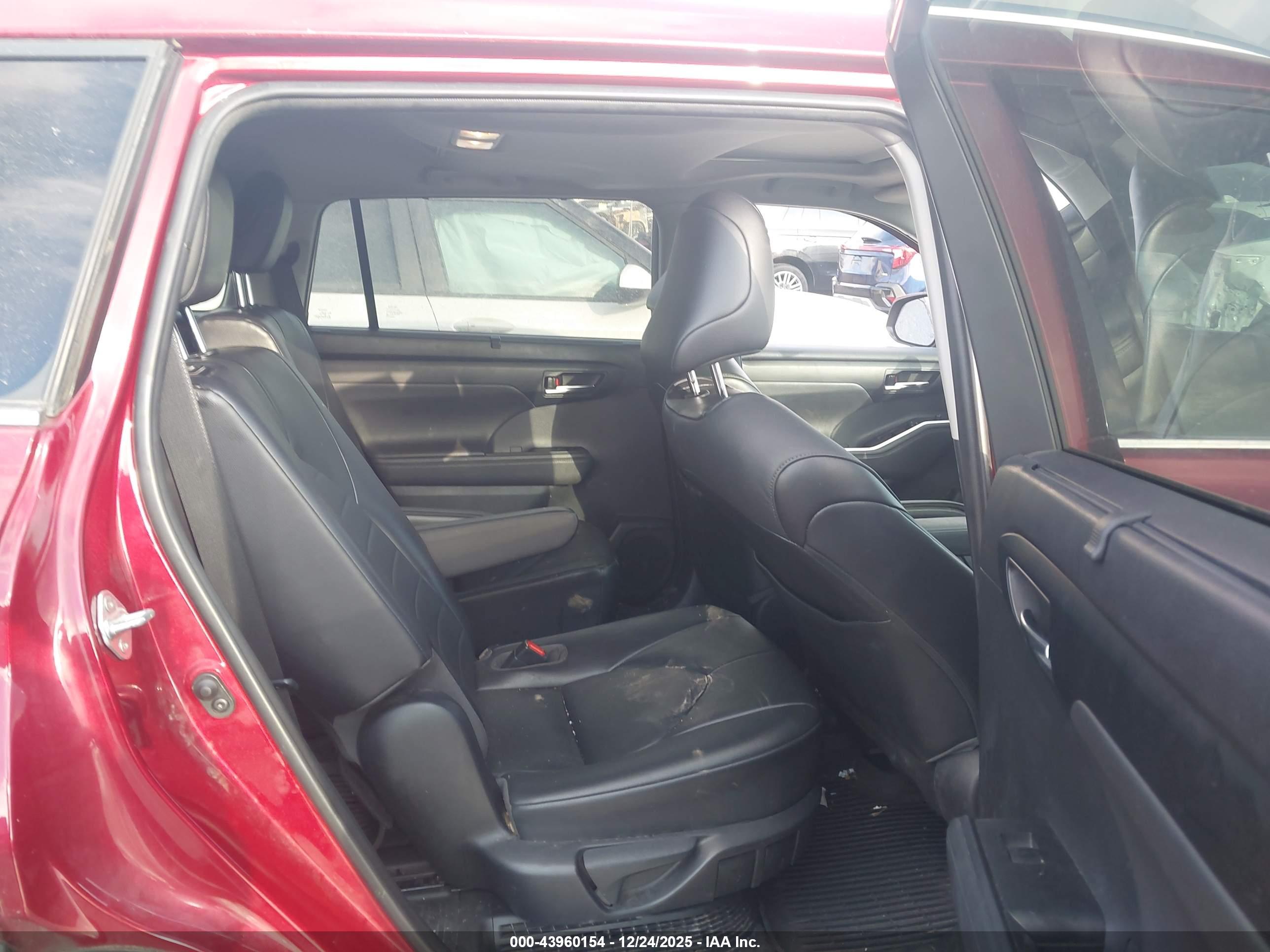 TOYOTA HIGHLANDER image 8
