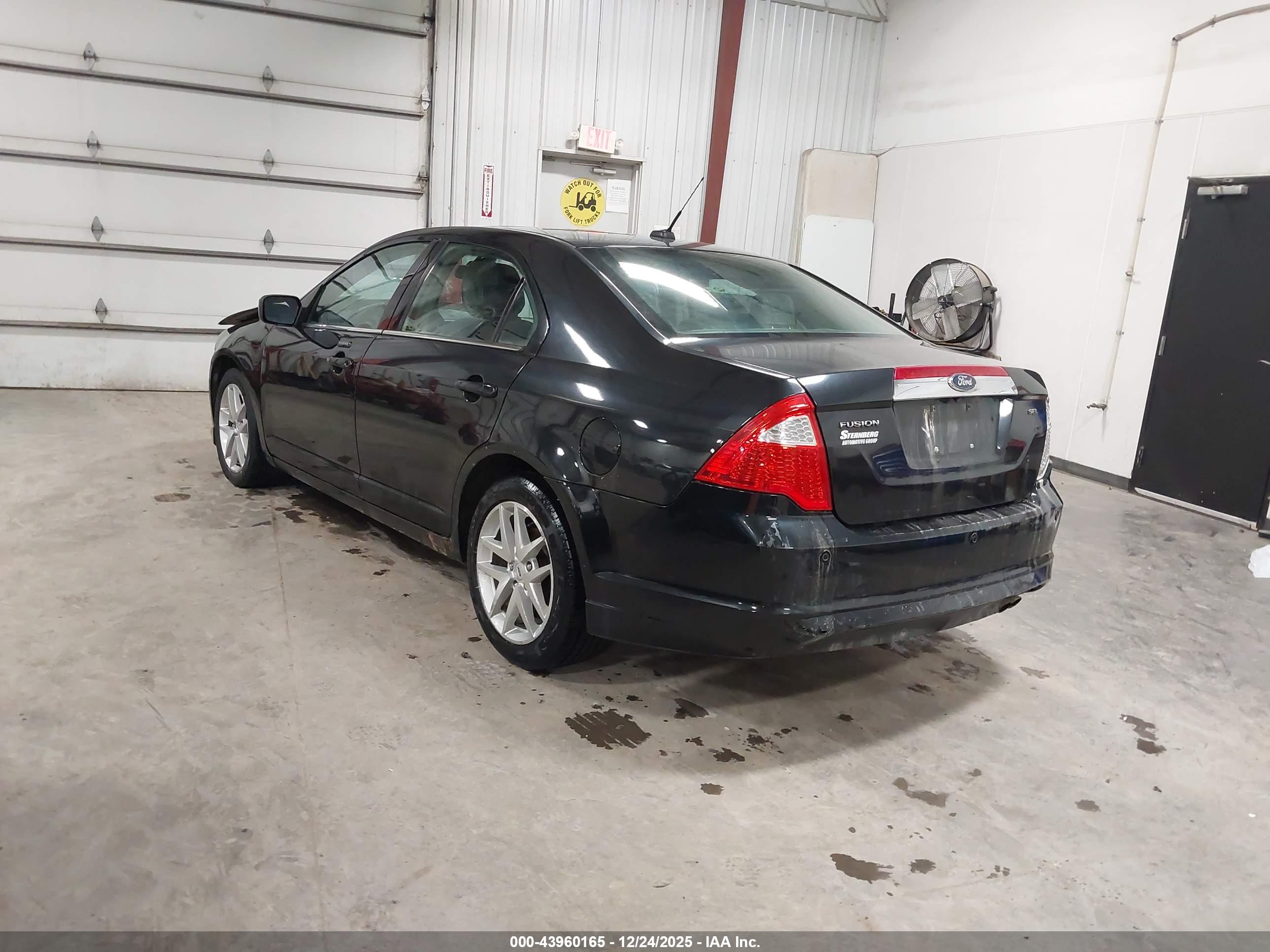 FORD FUSION image 3