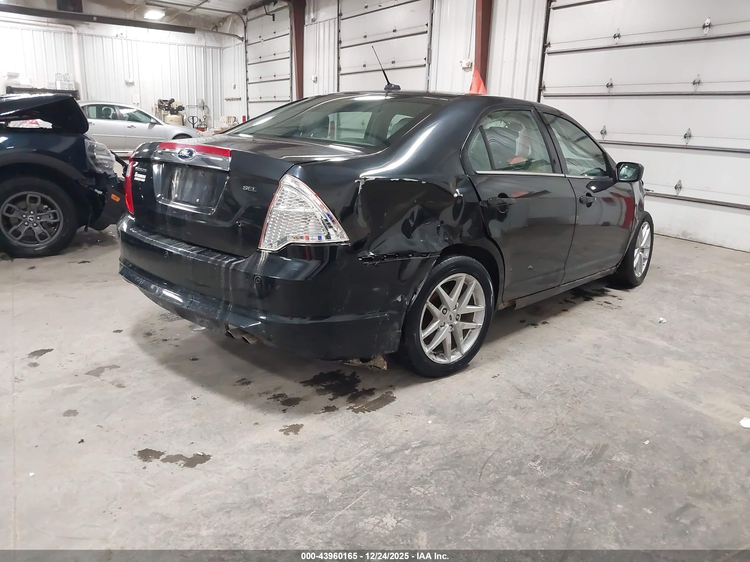 FORD FUSION image 4