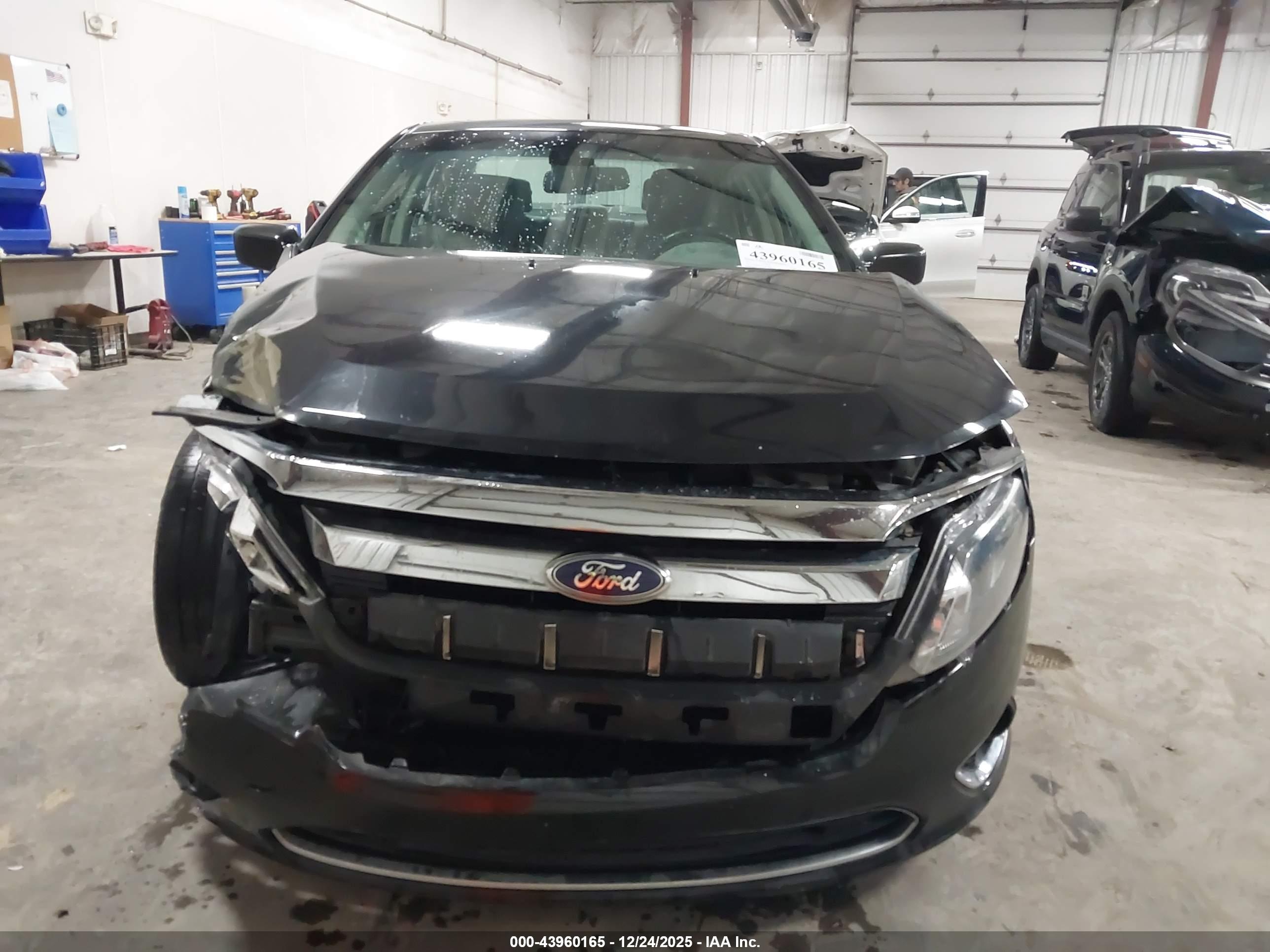 FORD FUSION image 6