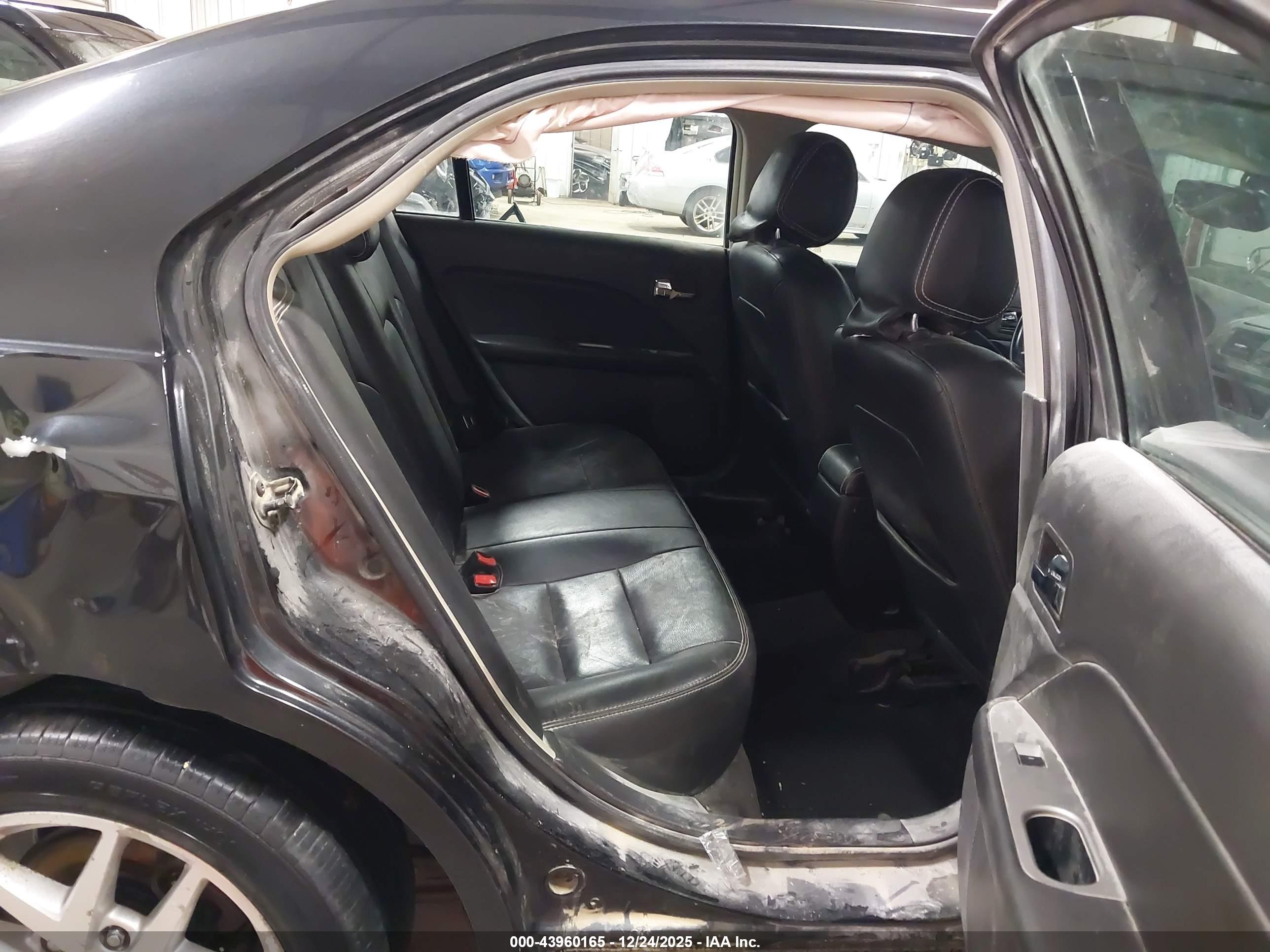 FORD FUSION image 8