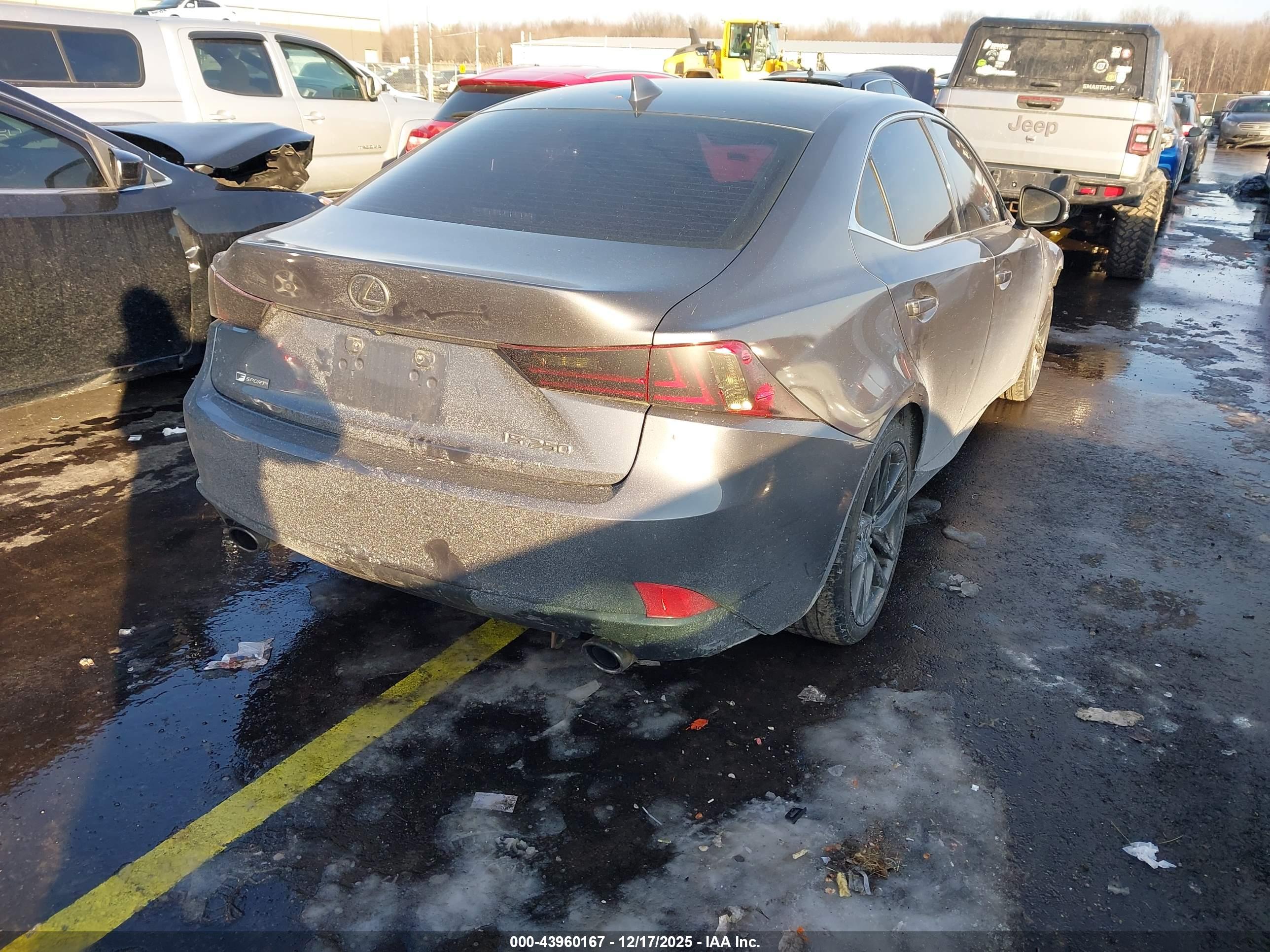 LEXUS IS image 4