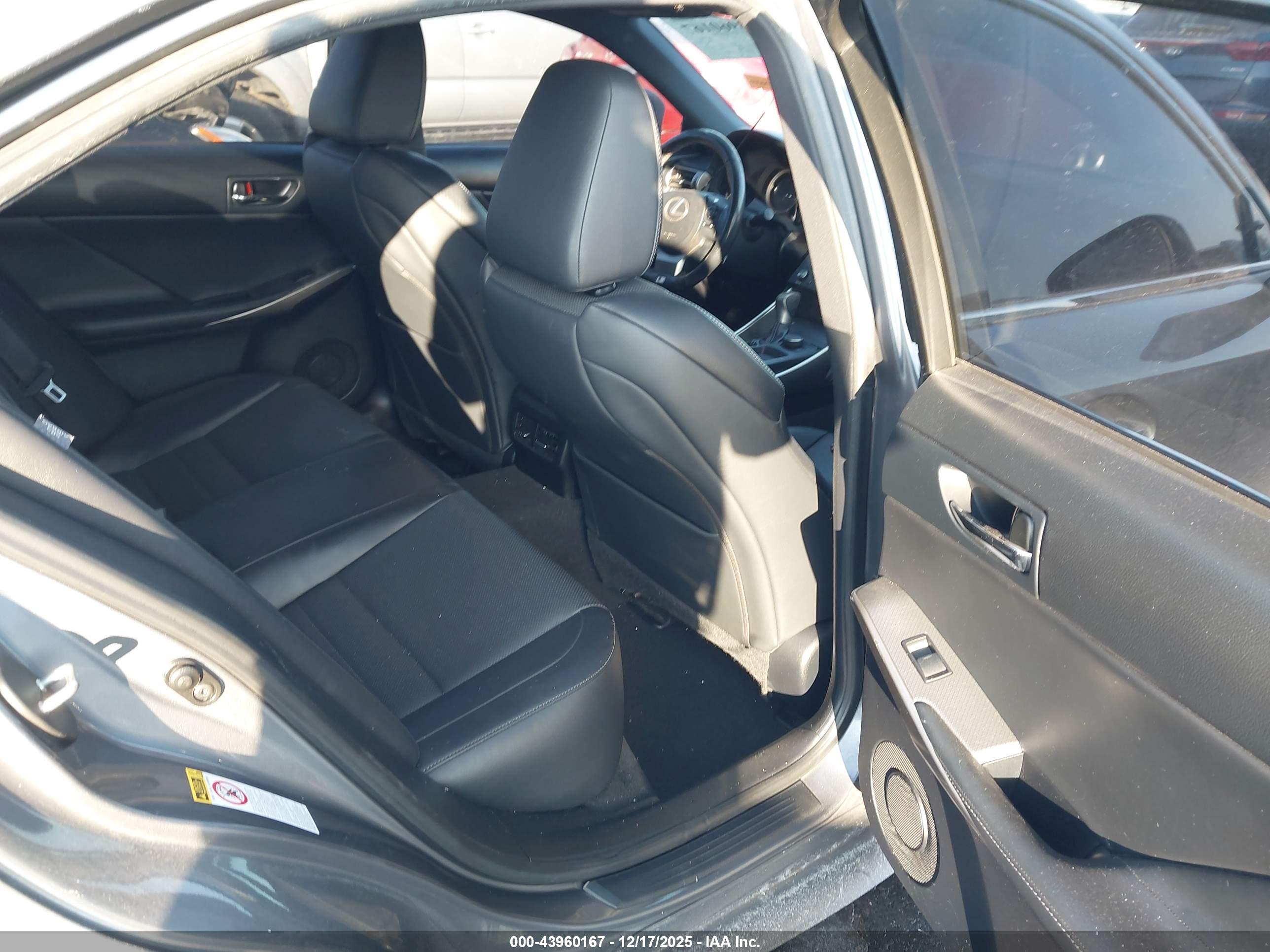 LEXUS IS image 8