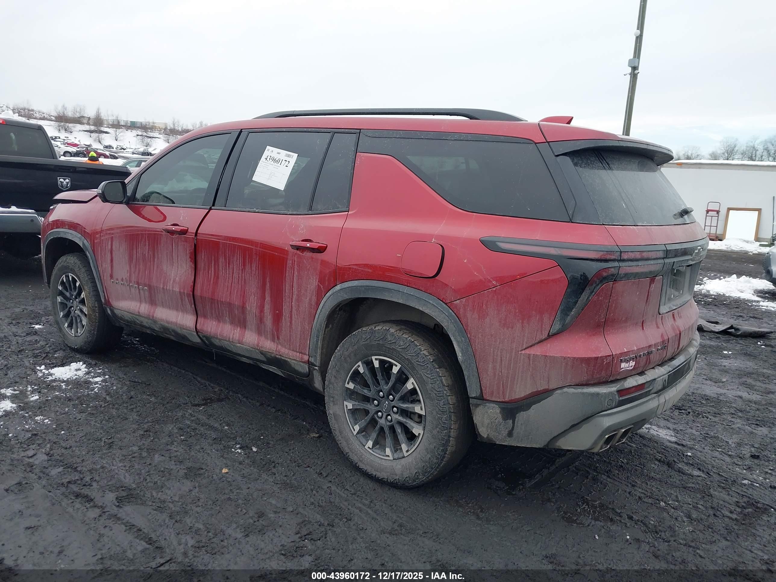 CHEVROLET TRAVERSE image 3