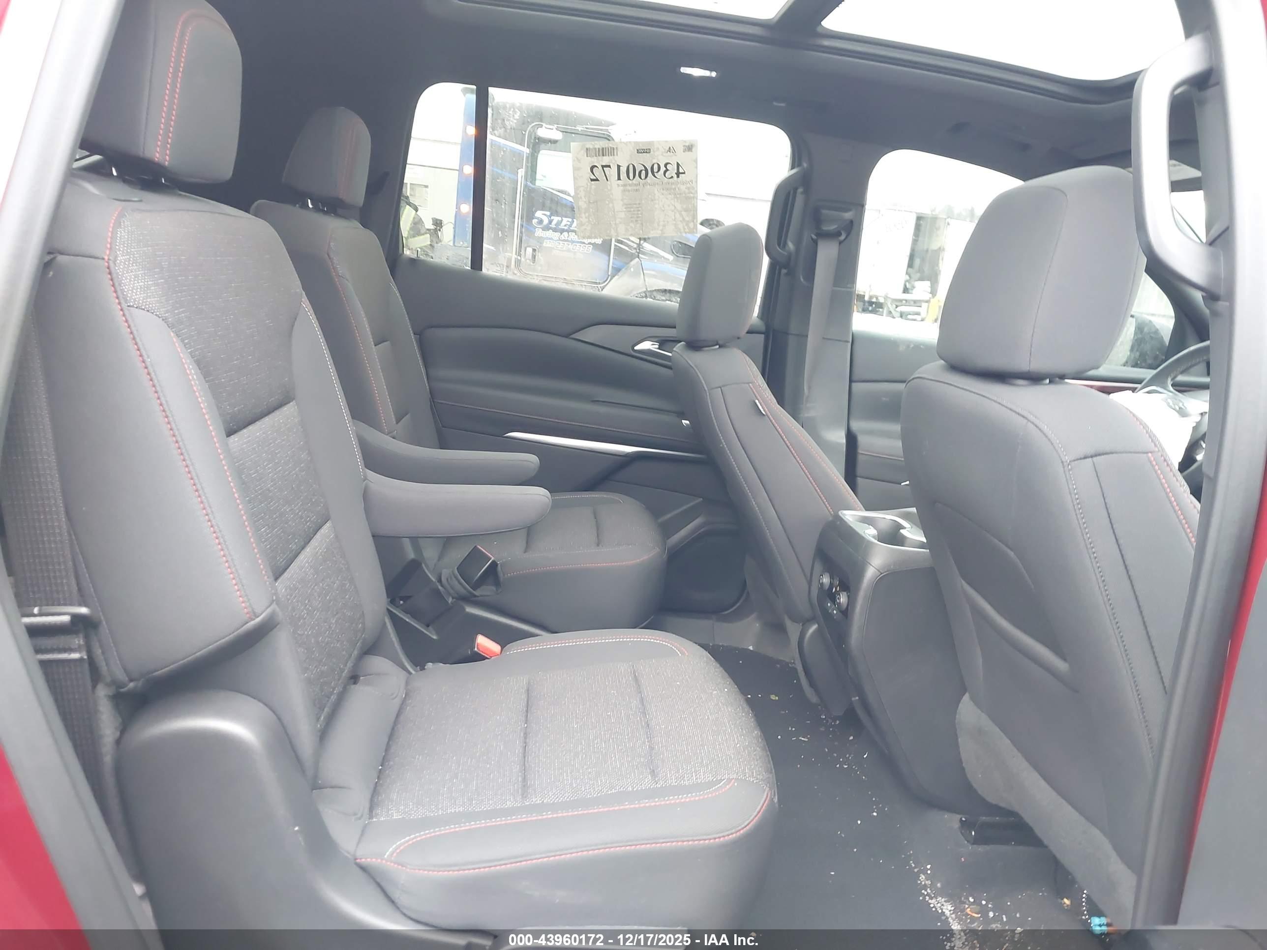 CHEVROLET TRAVERSE image 8