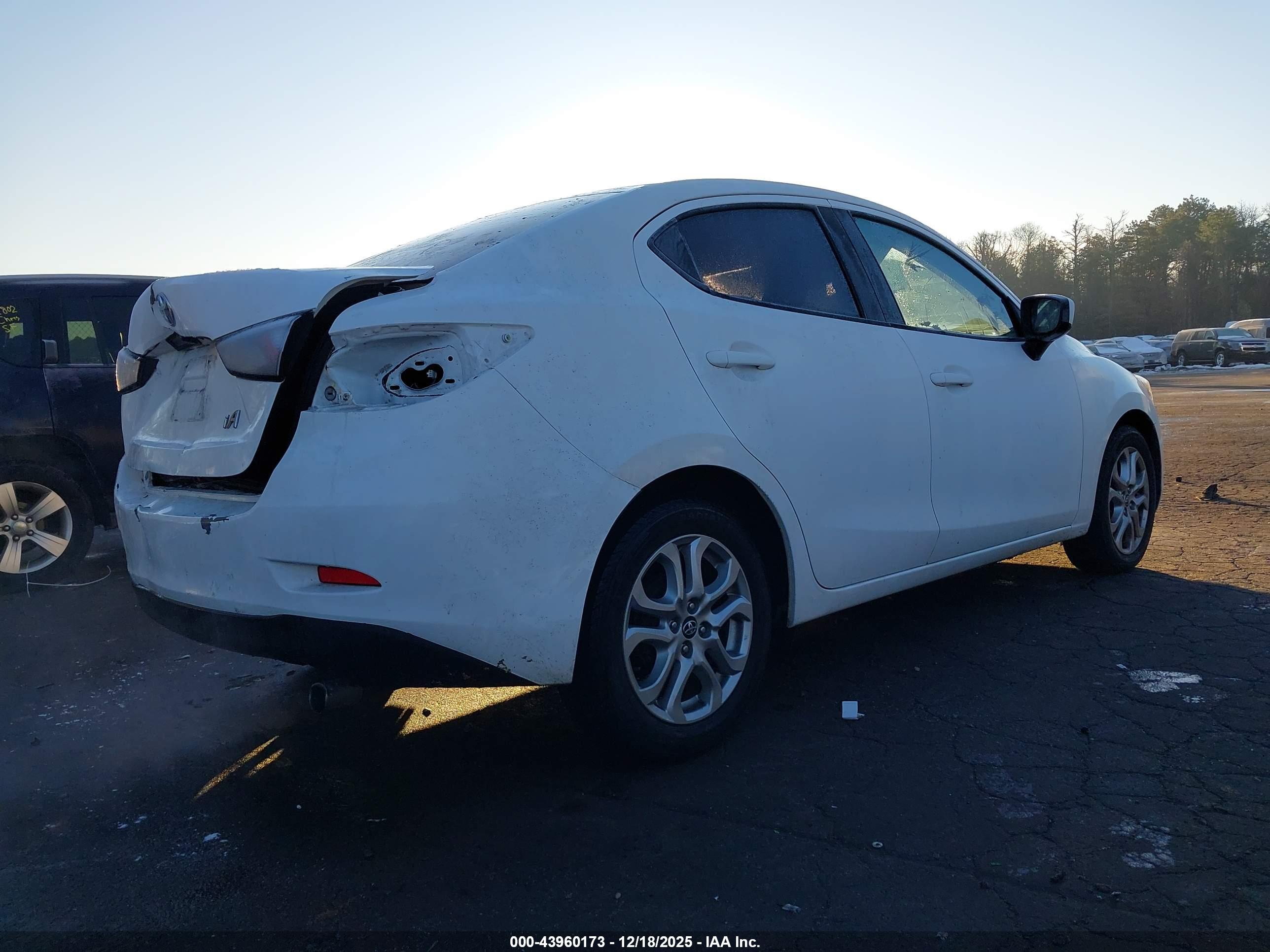 TOYOTA YARIS image 4