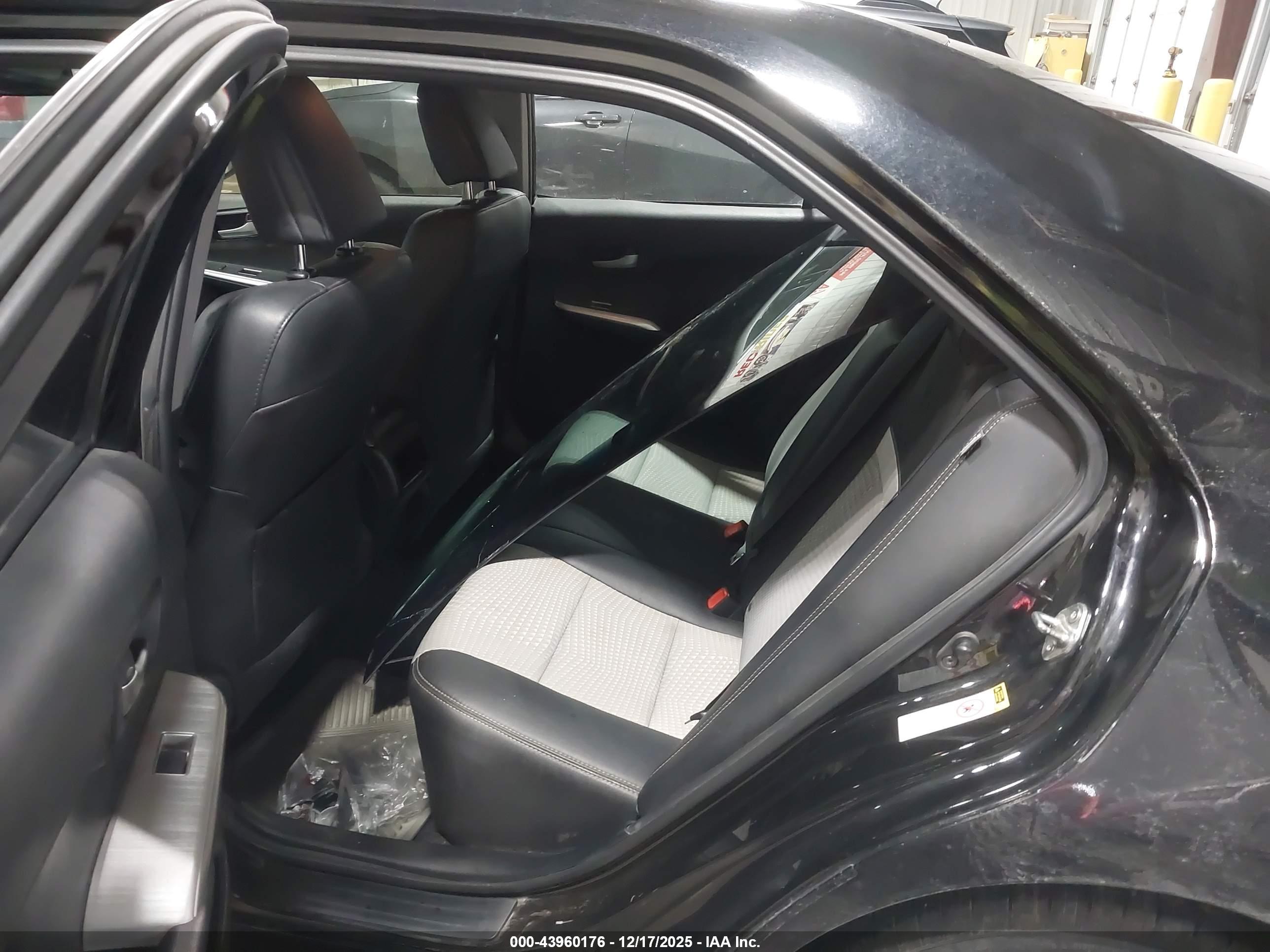 TOYOTA CAMRY image 8
