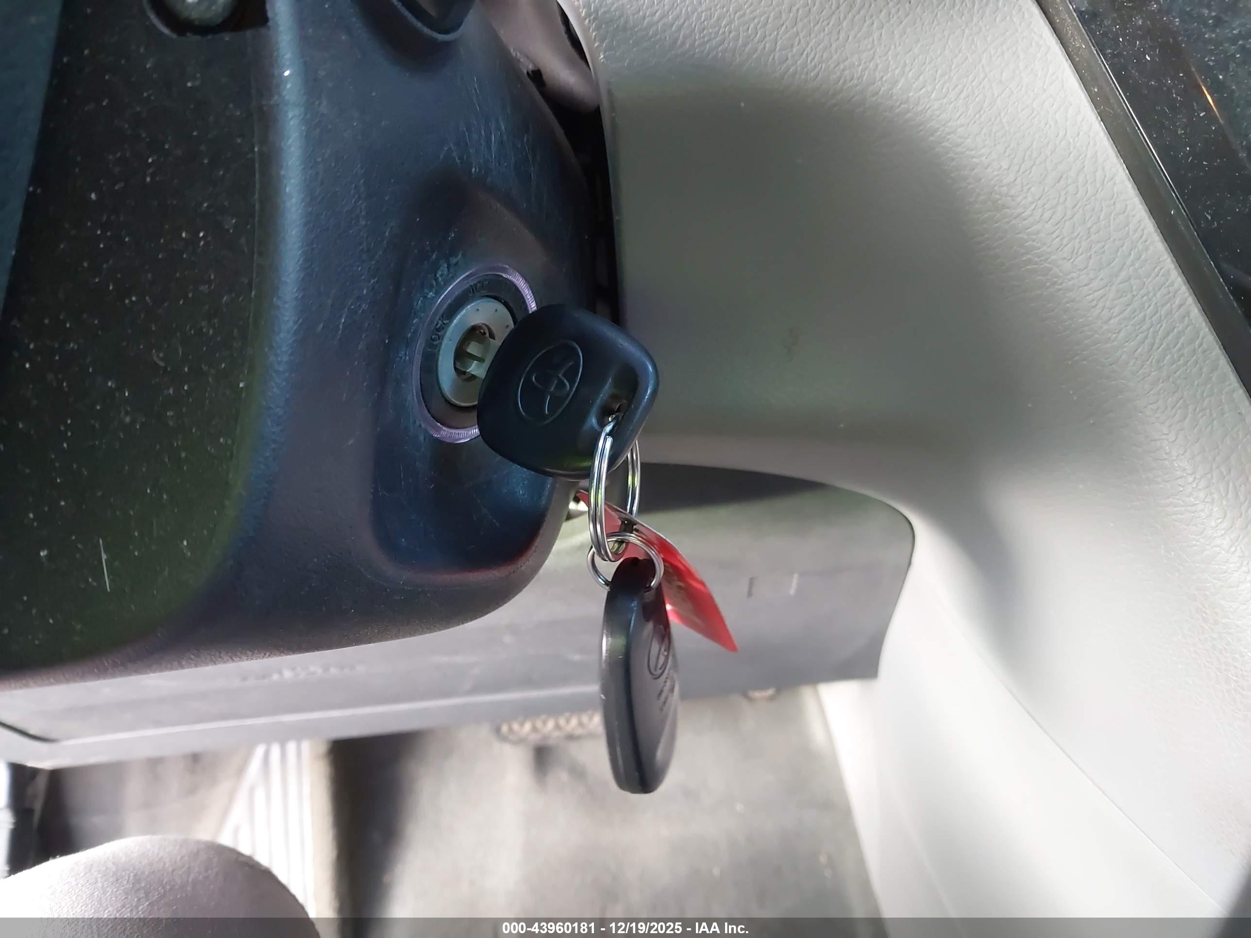 TOYOTA SIENNA image 11