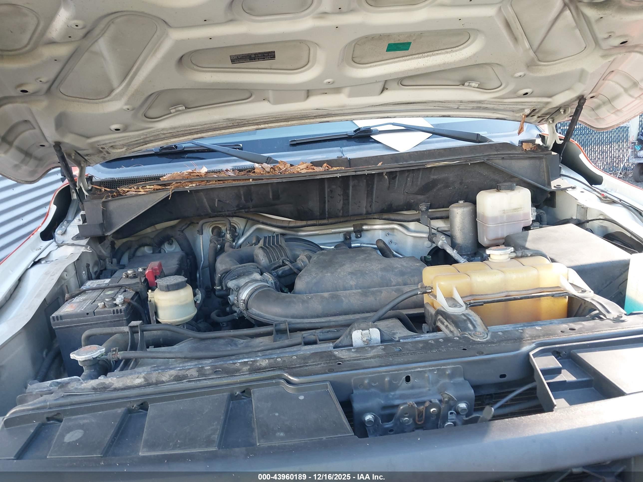 NISSAN NV image 10