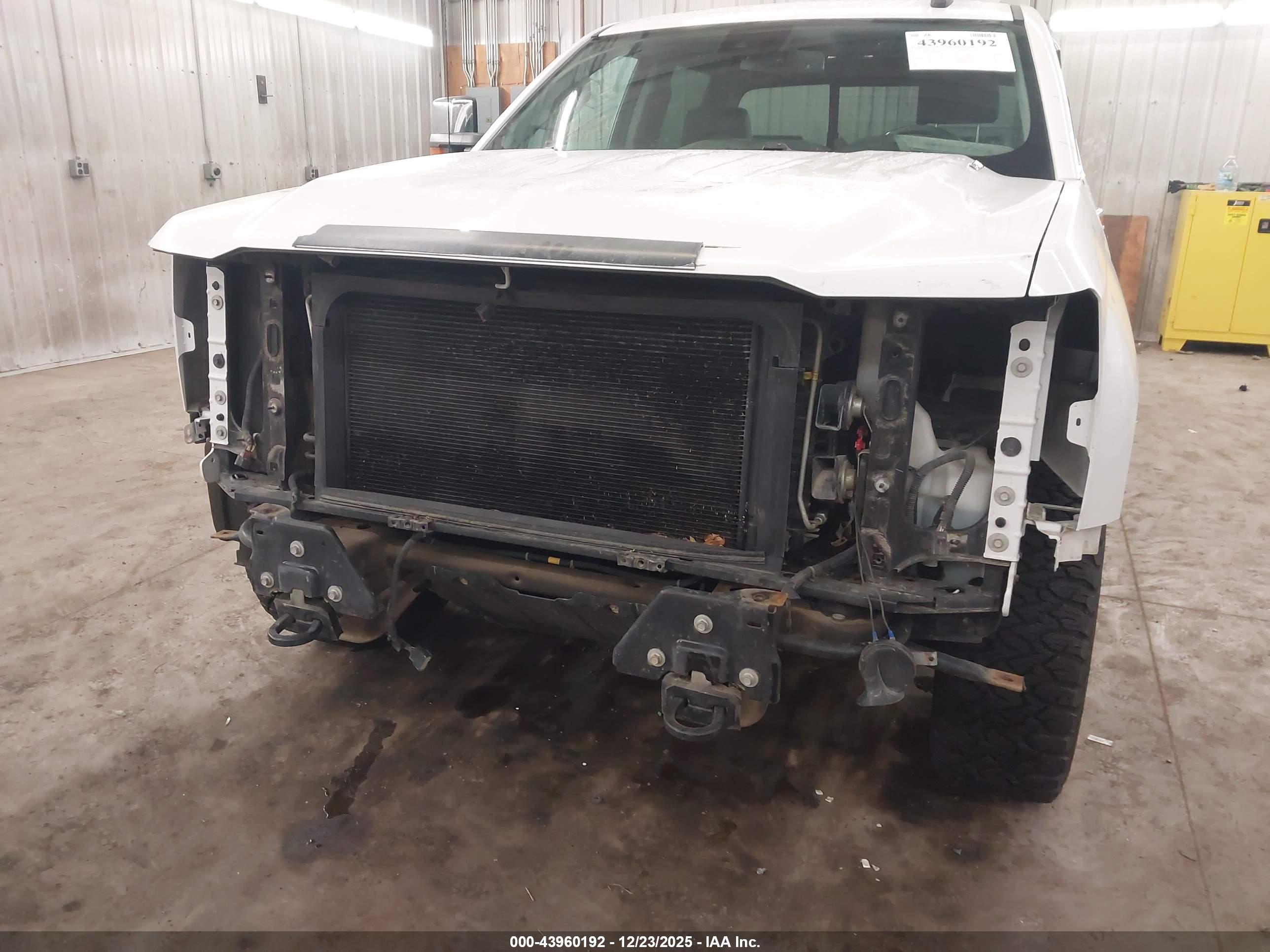 CHEVROLET SILVERADO image 6