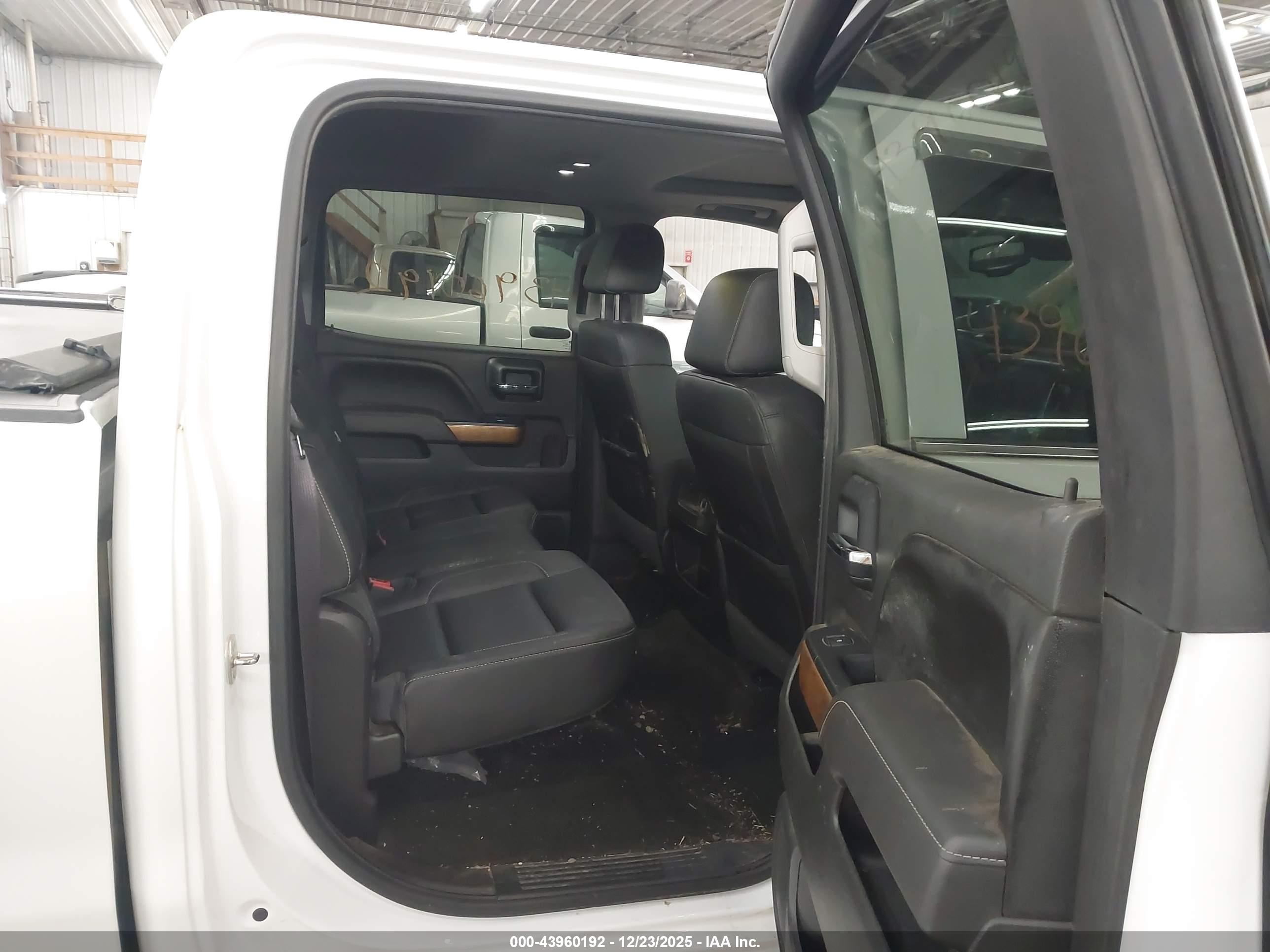 CHEVROLET SILVERADO image 8
