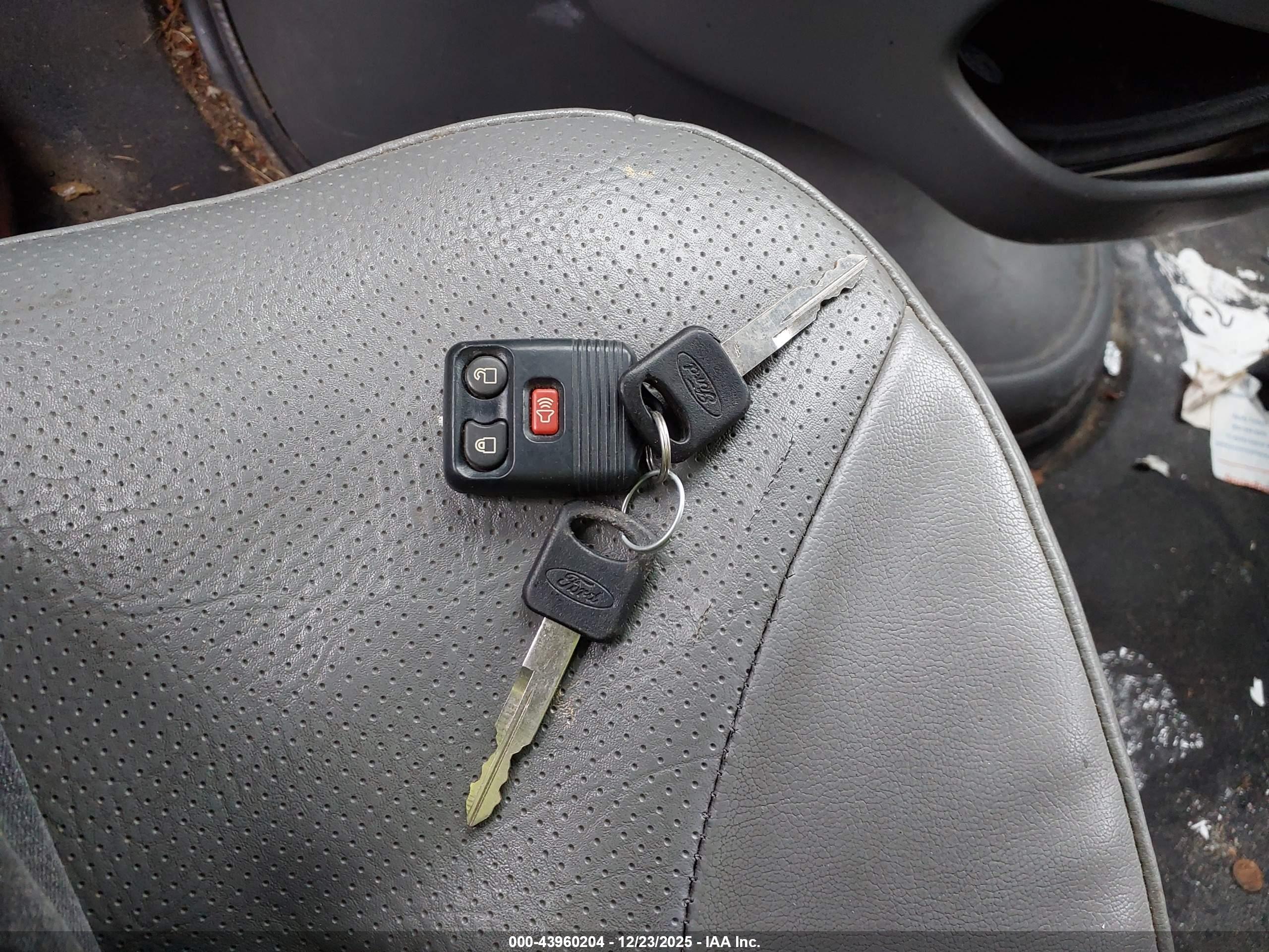 FORD E-250 image 11