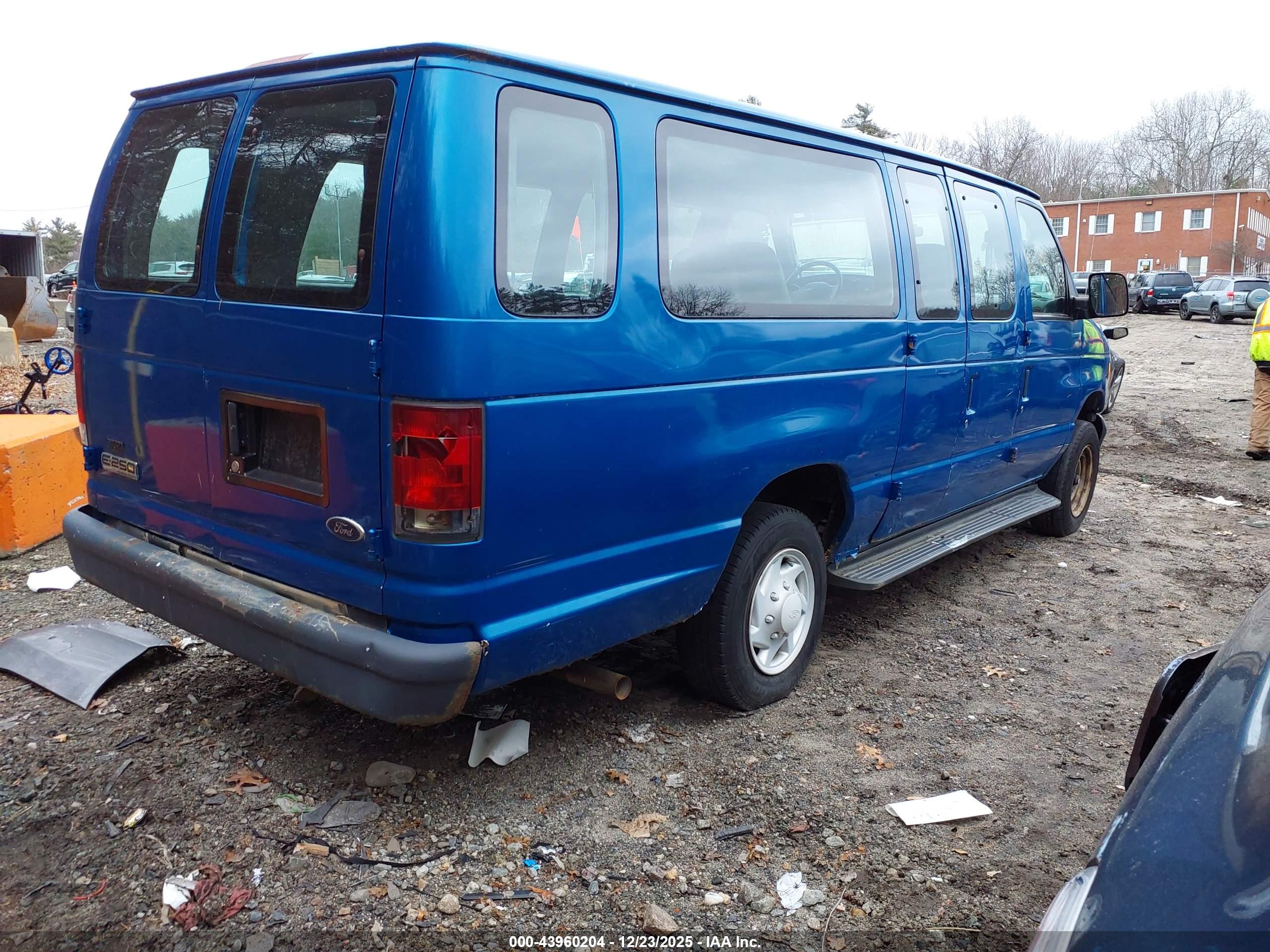 FORD E-250 image 4