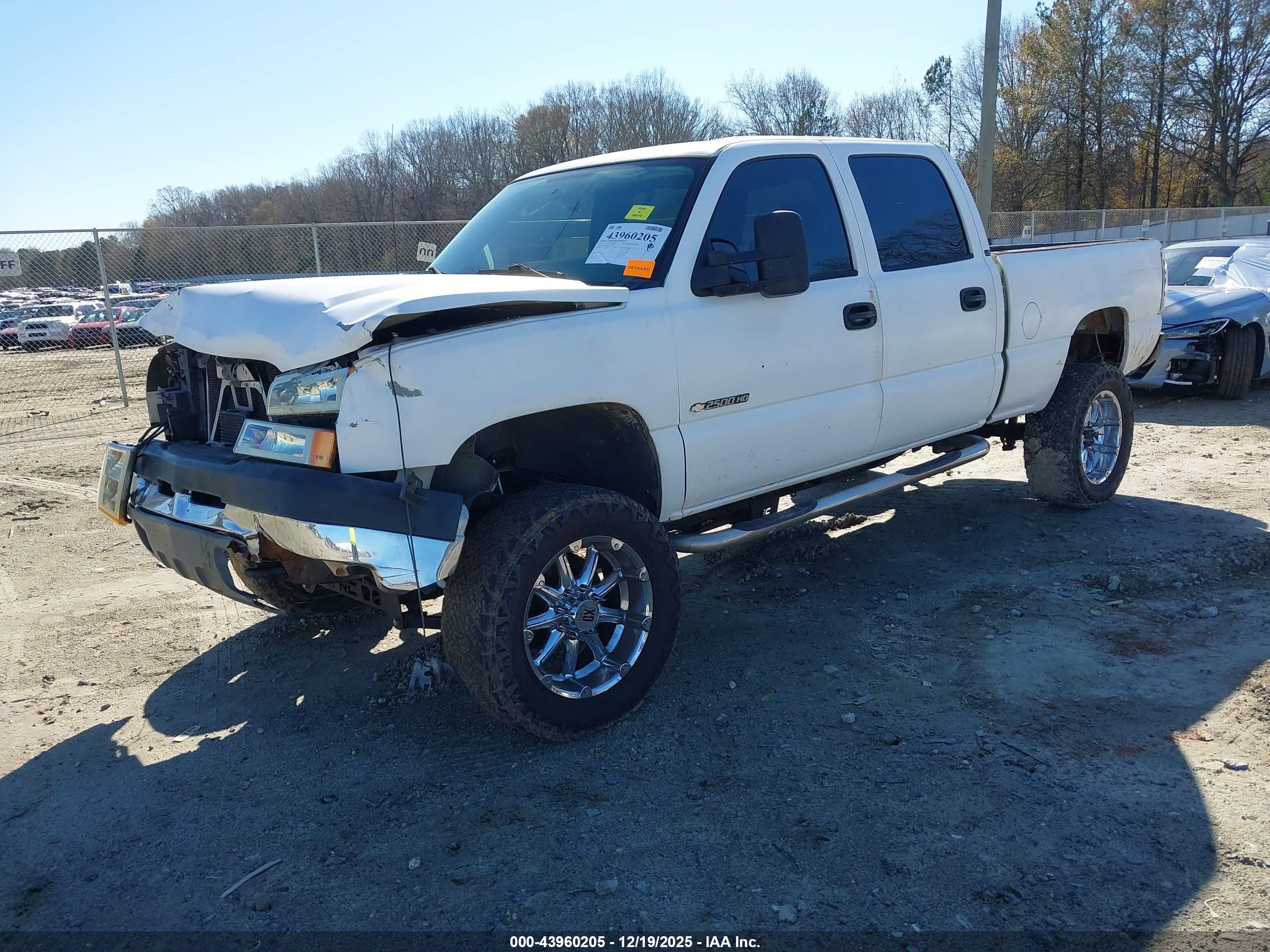 CHEVROLET SILVERADO image 2
