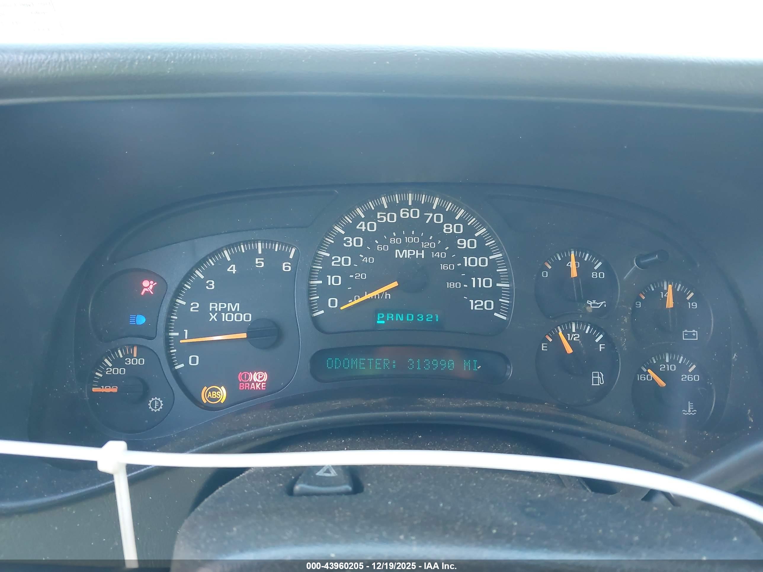 CHEVROLET SILVERADO image 7