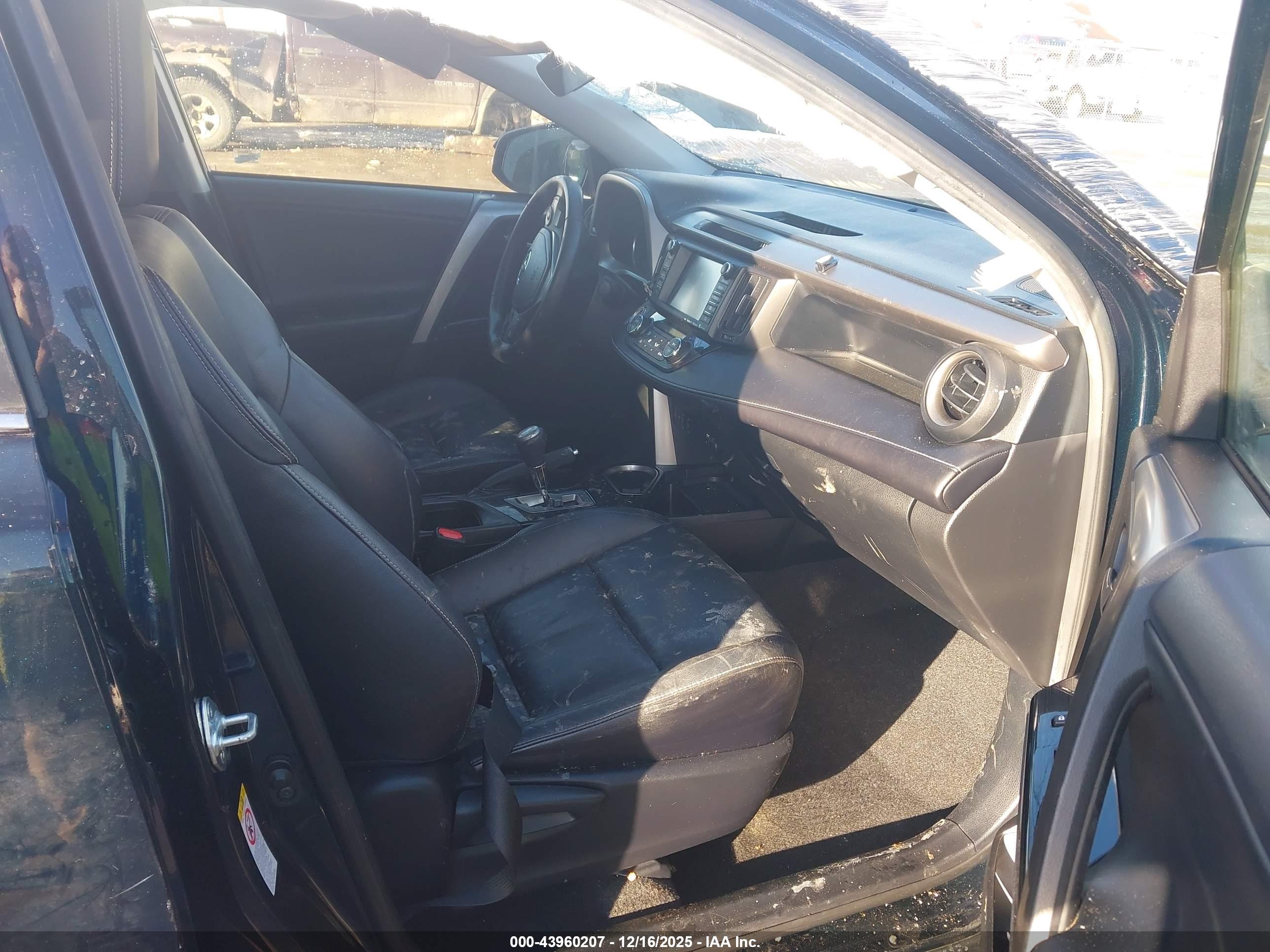 TOYOTA RAV4 image 5