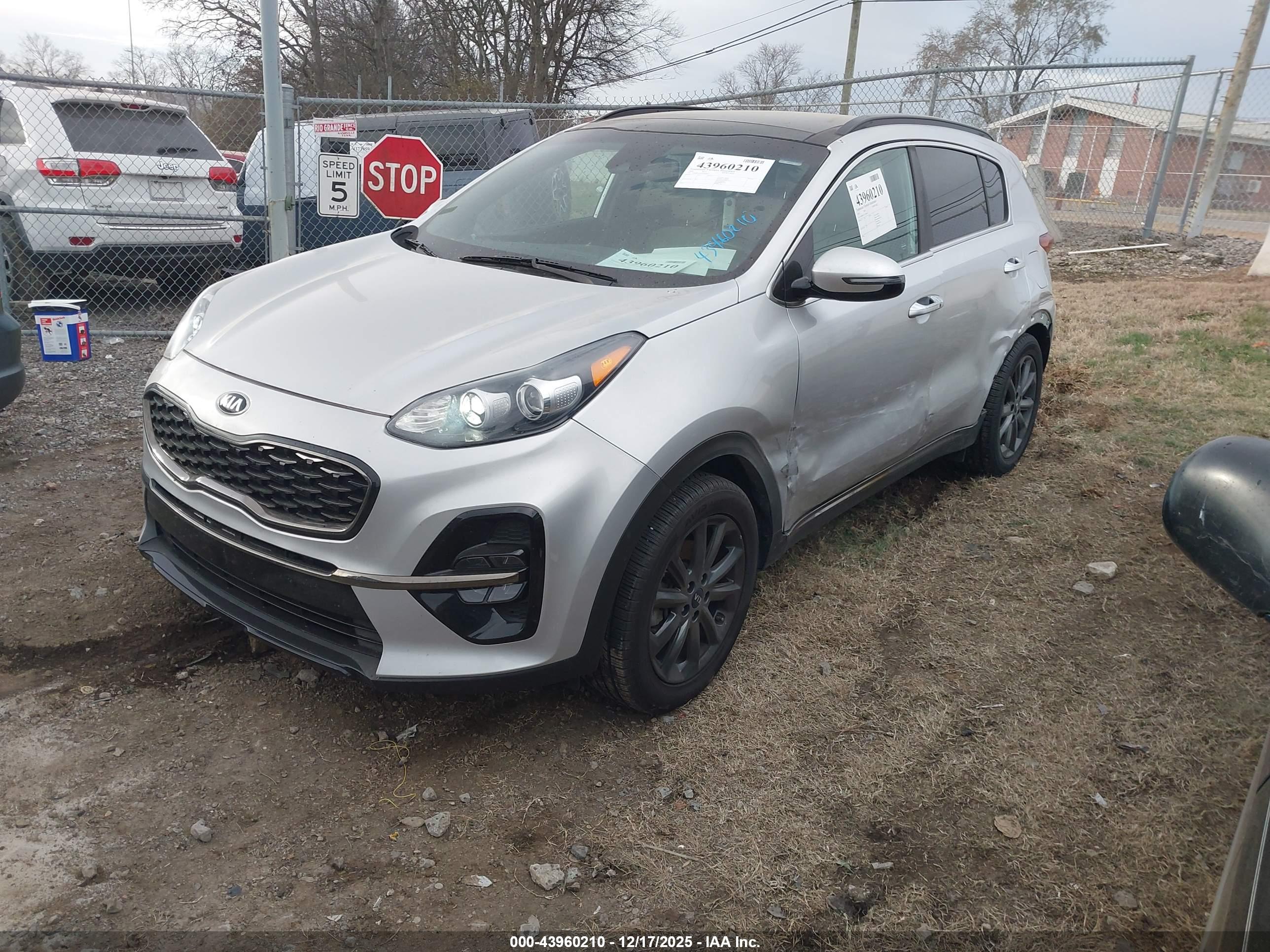KIA SPORTAGE image 2