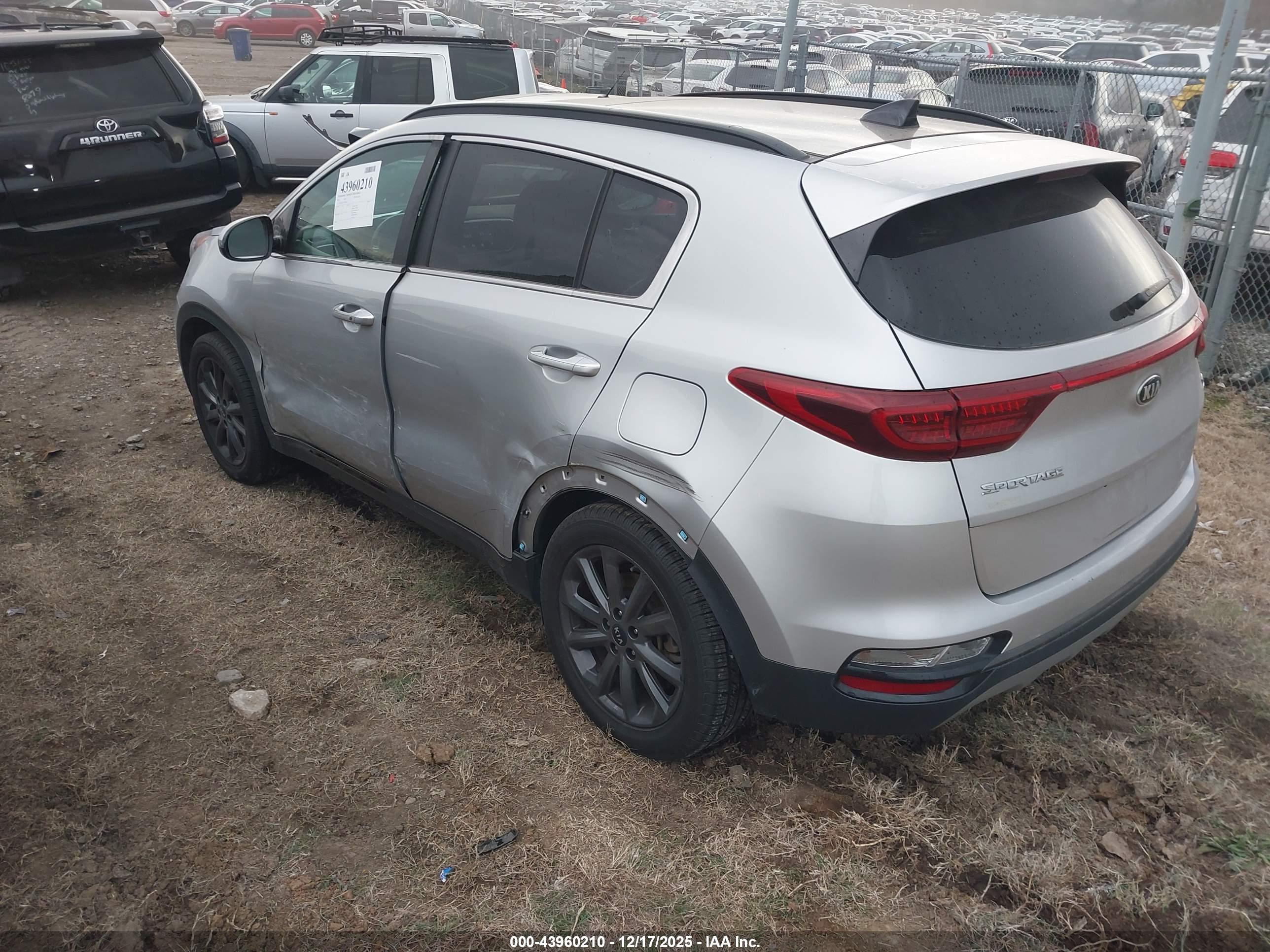 KIA SPORTAGE image 3