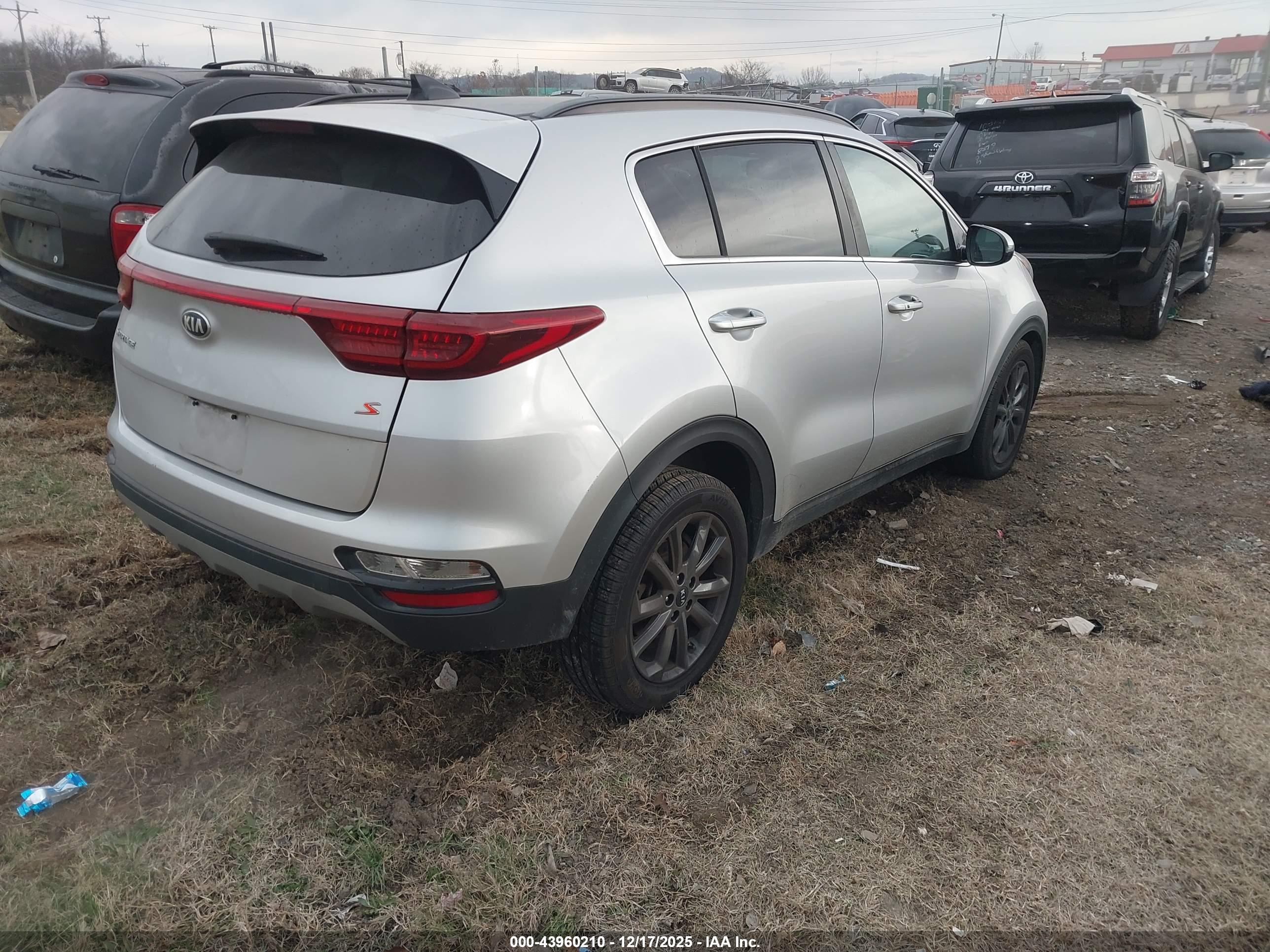 KIA SPORTAGE image 4