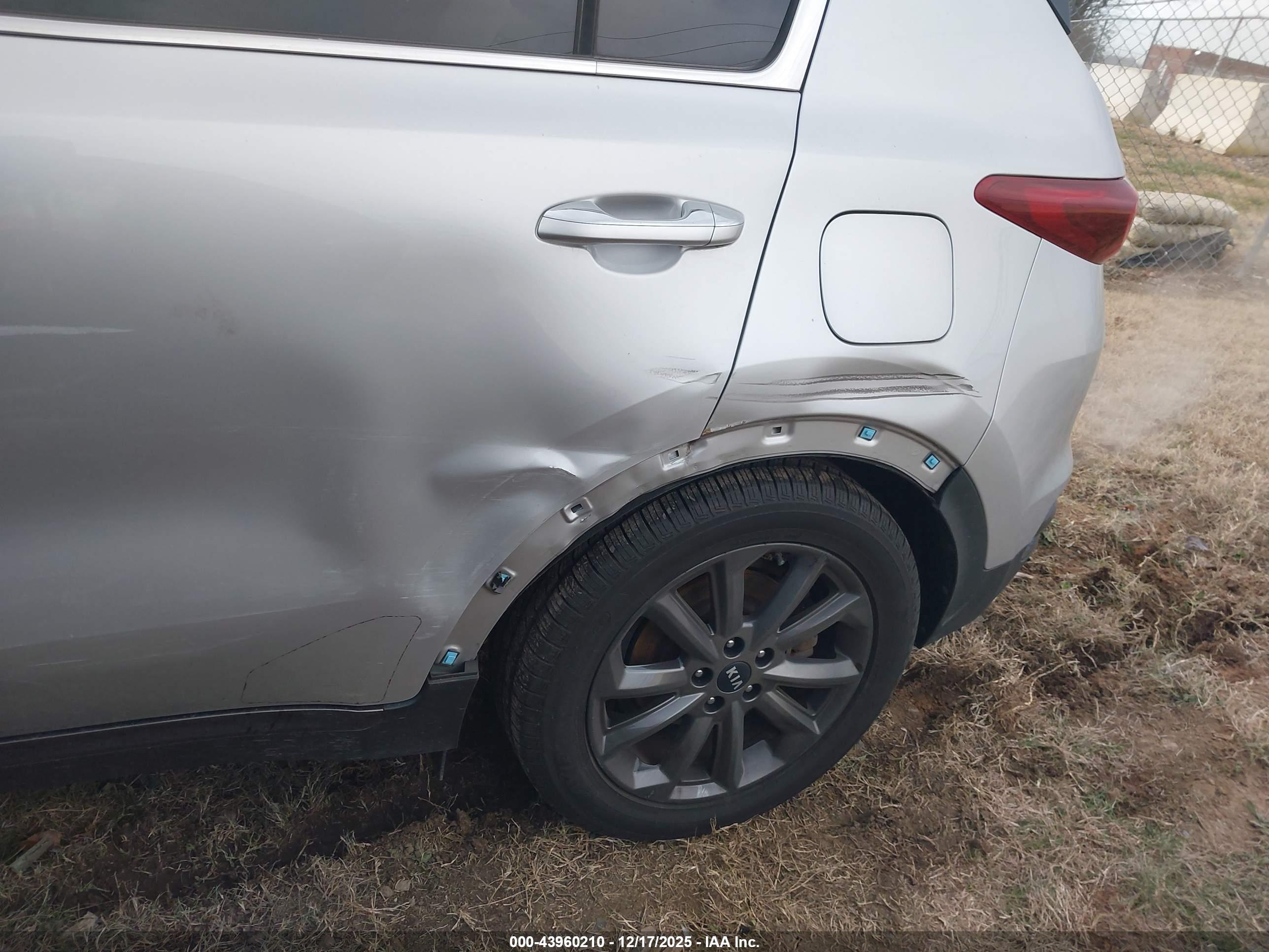 KIA SPORTAGE image 6
