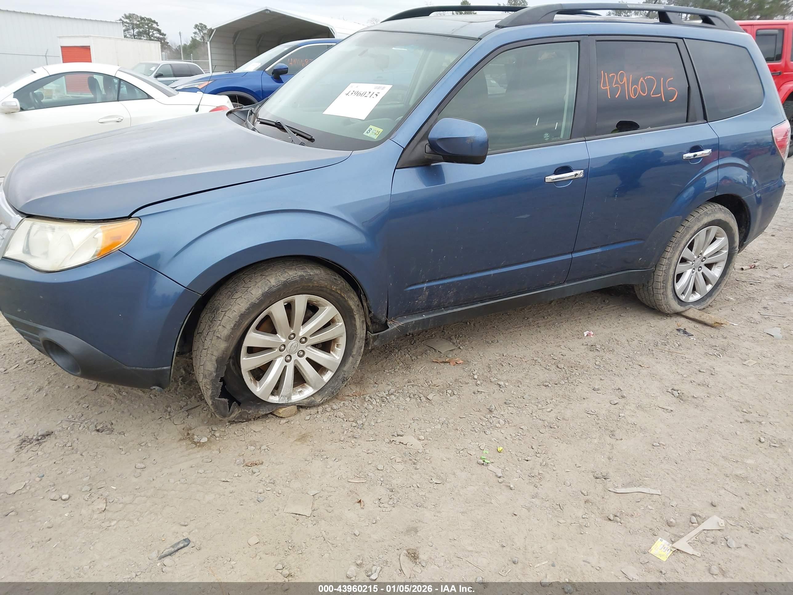 SUBARU FORESTER image 6