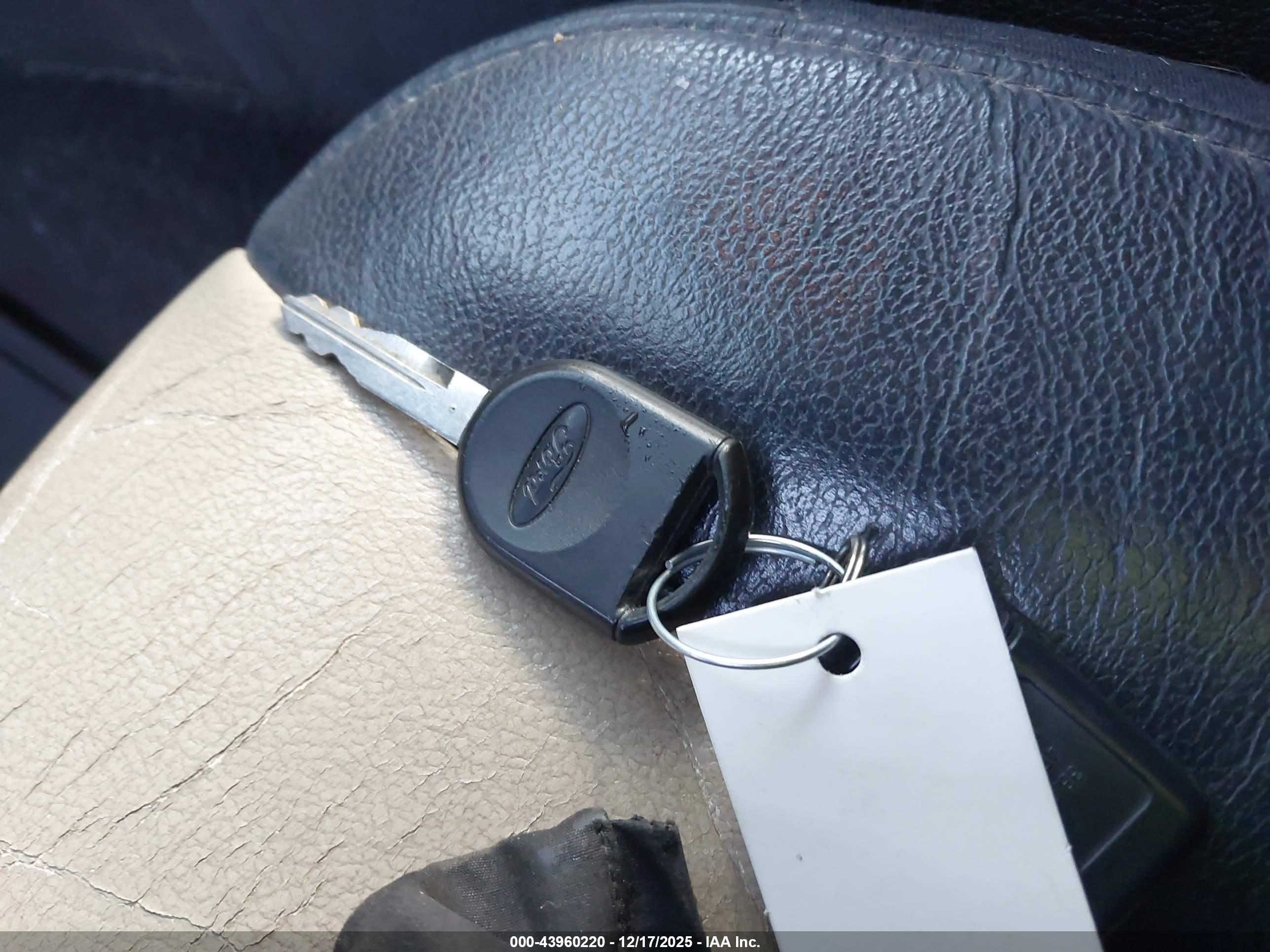 FORD EXPLORER image 11