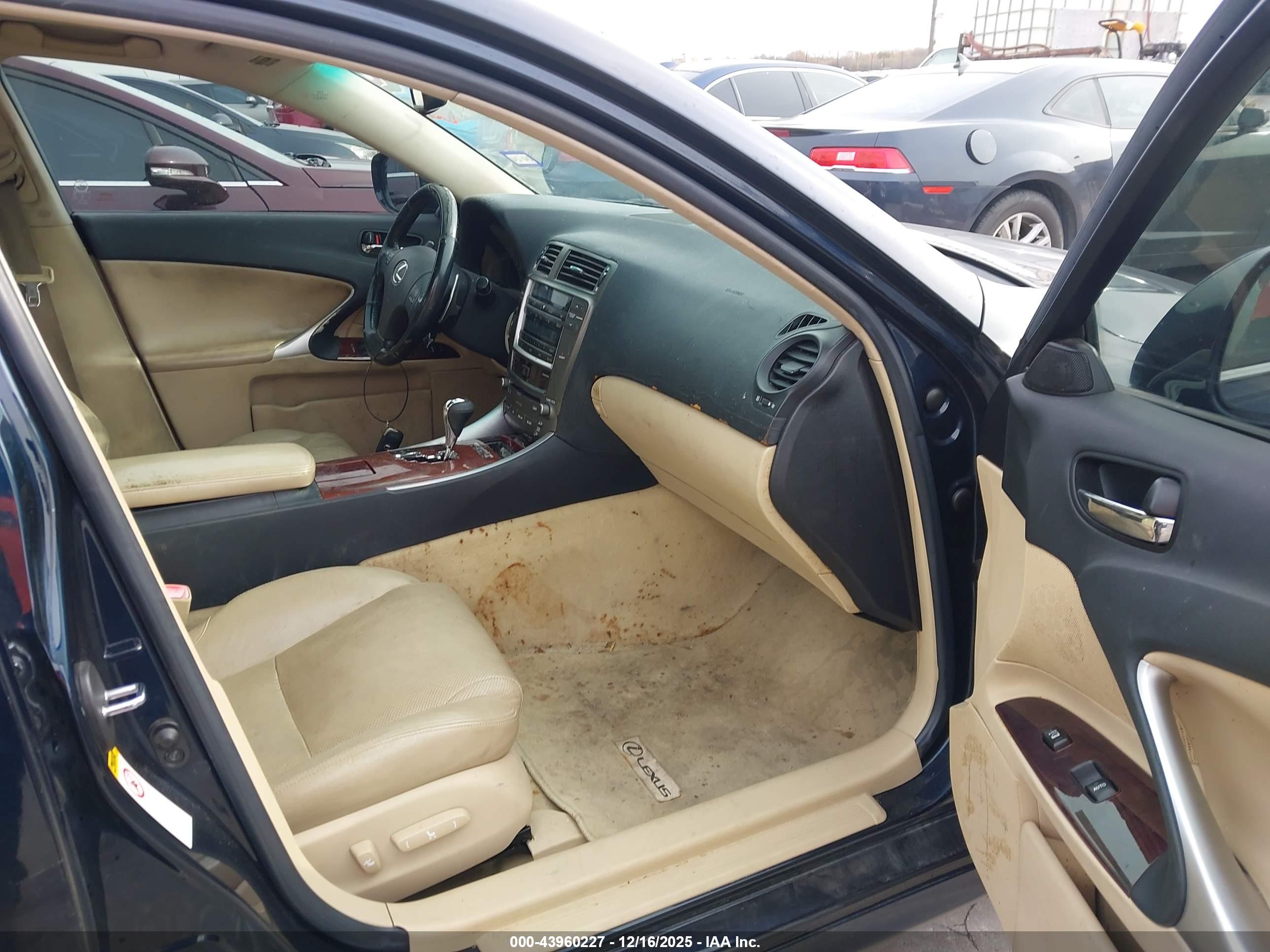 LEXUS IS image 5