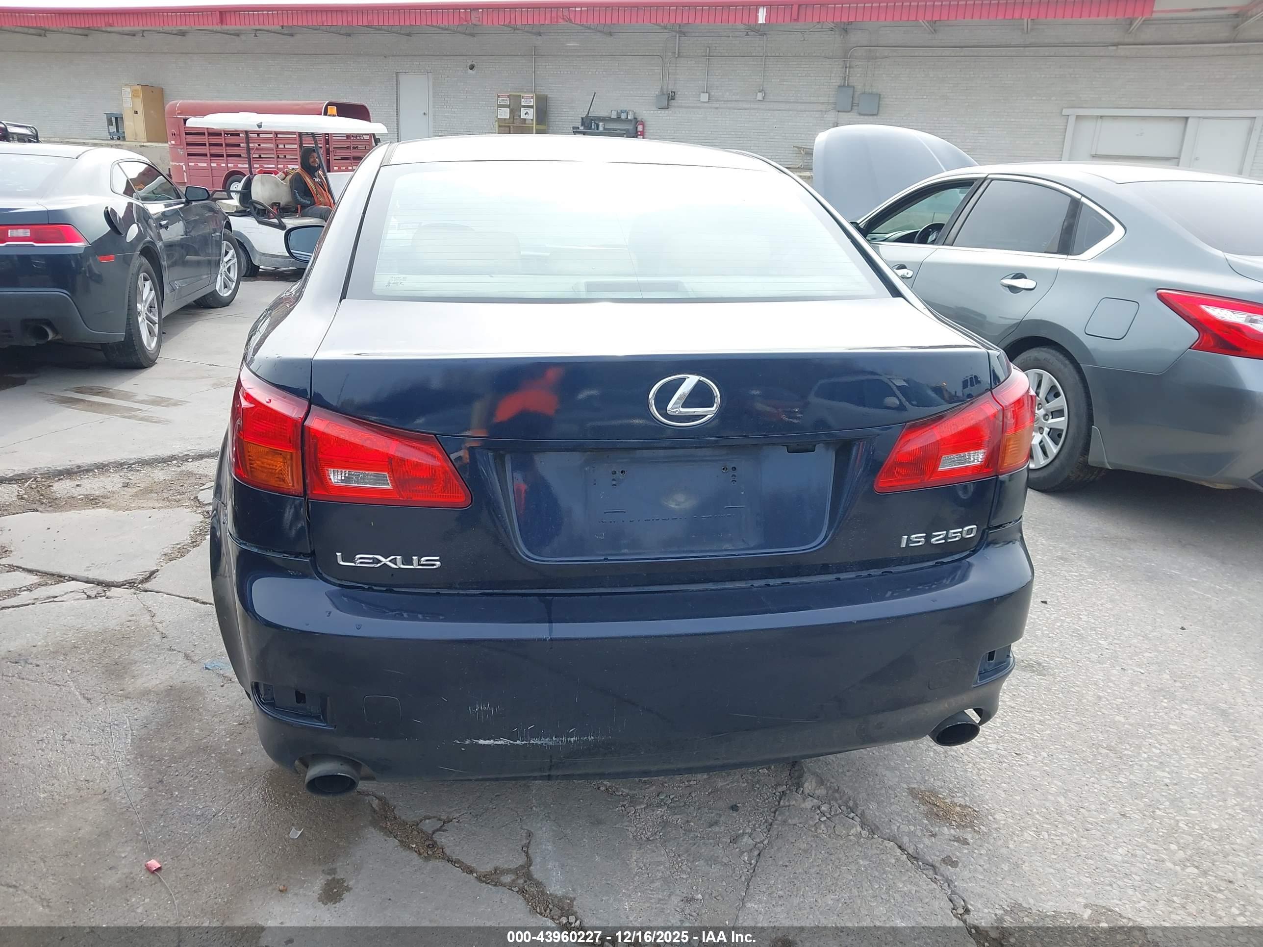 LEXUS IS image 6