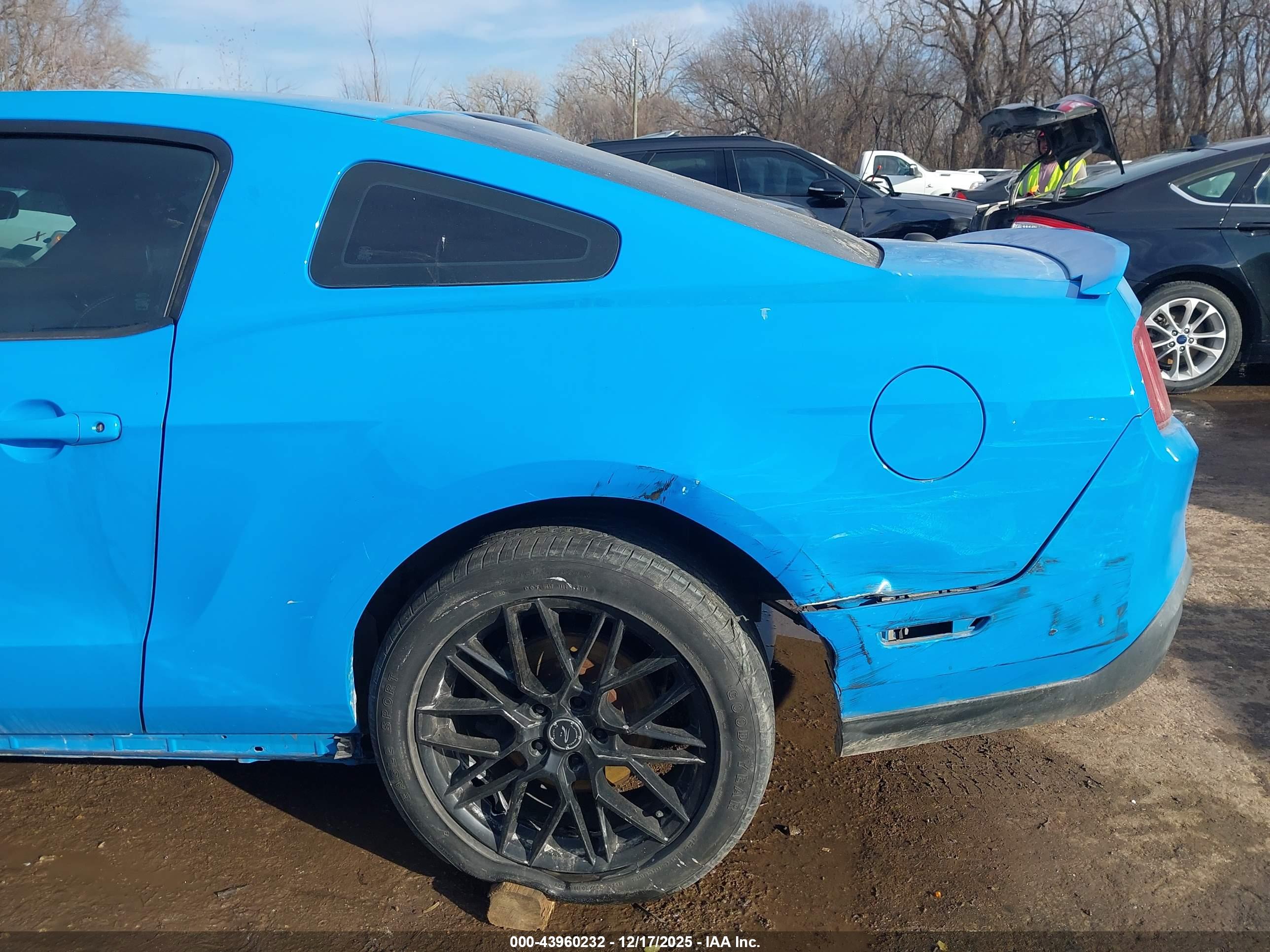 FORD MUSTANG image 6