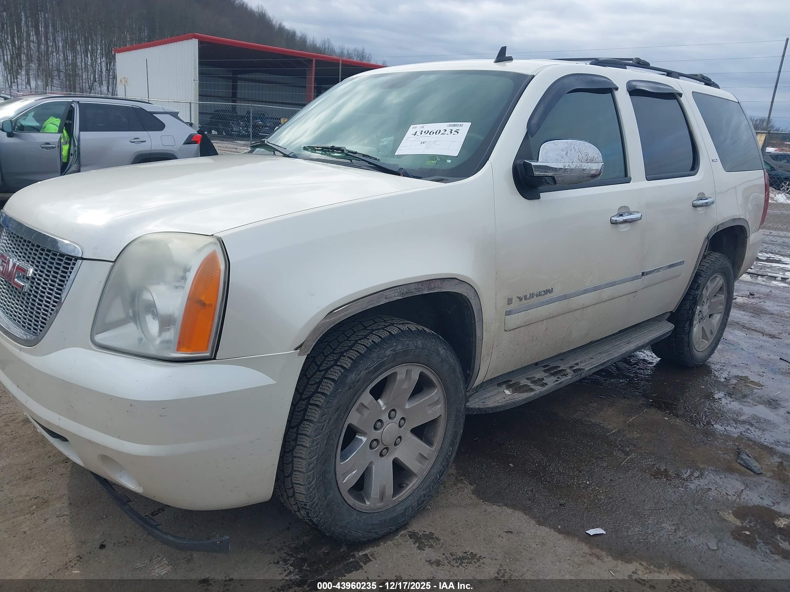GMC YUKON image 2